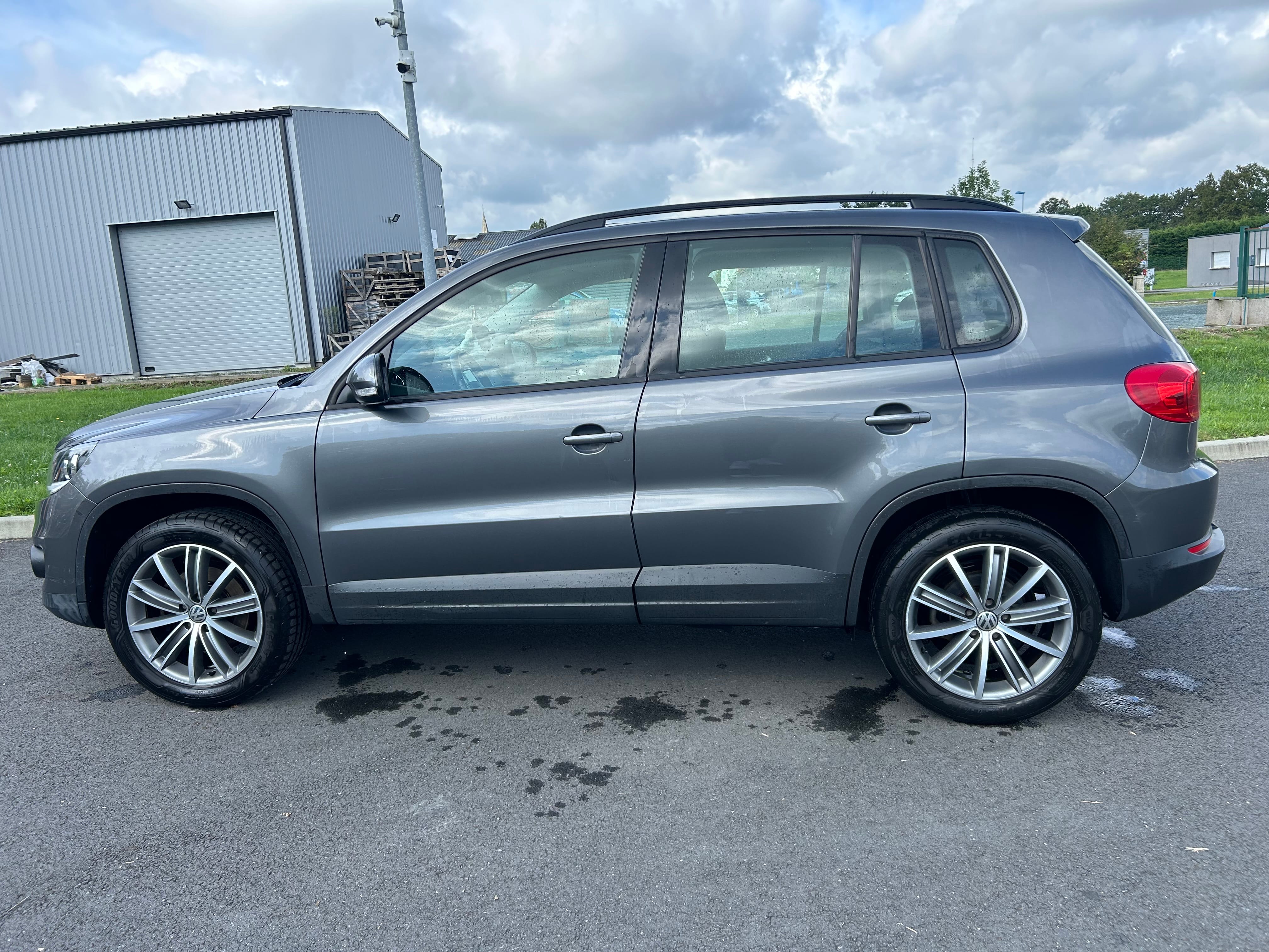 Volkswagen Tiguan 2.0T S 2.0 TDI