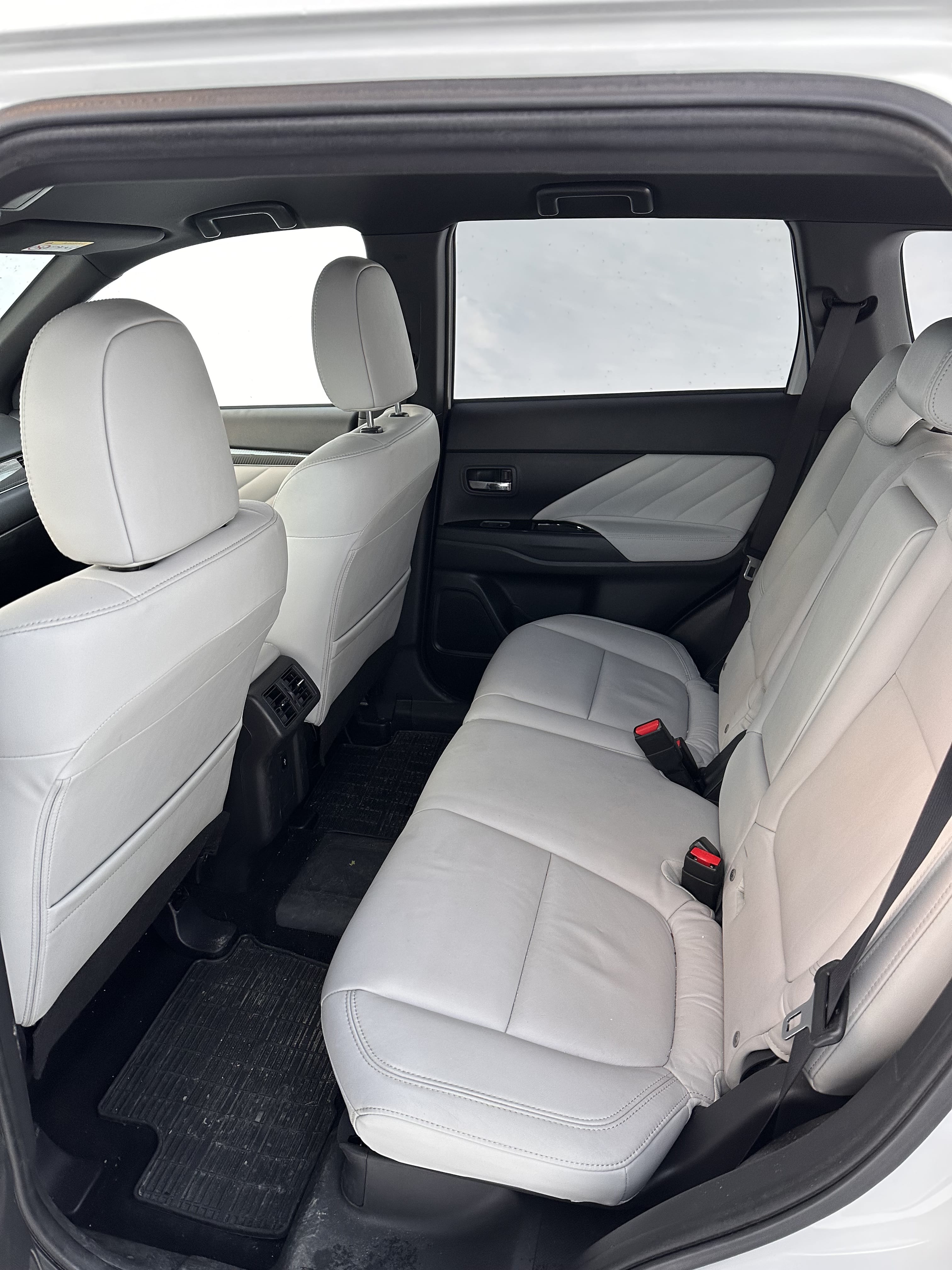 Mitsubishi Outlander Hybrid with Bluetooth audio