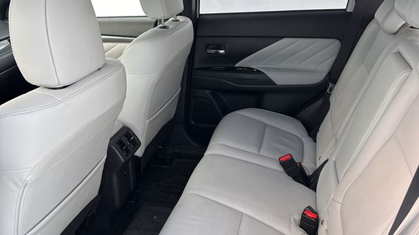 Mitsubishi Outlander Hybrid med Lydinngang