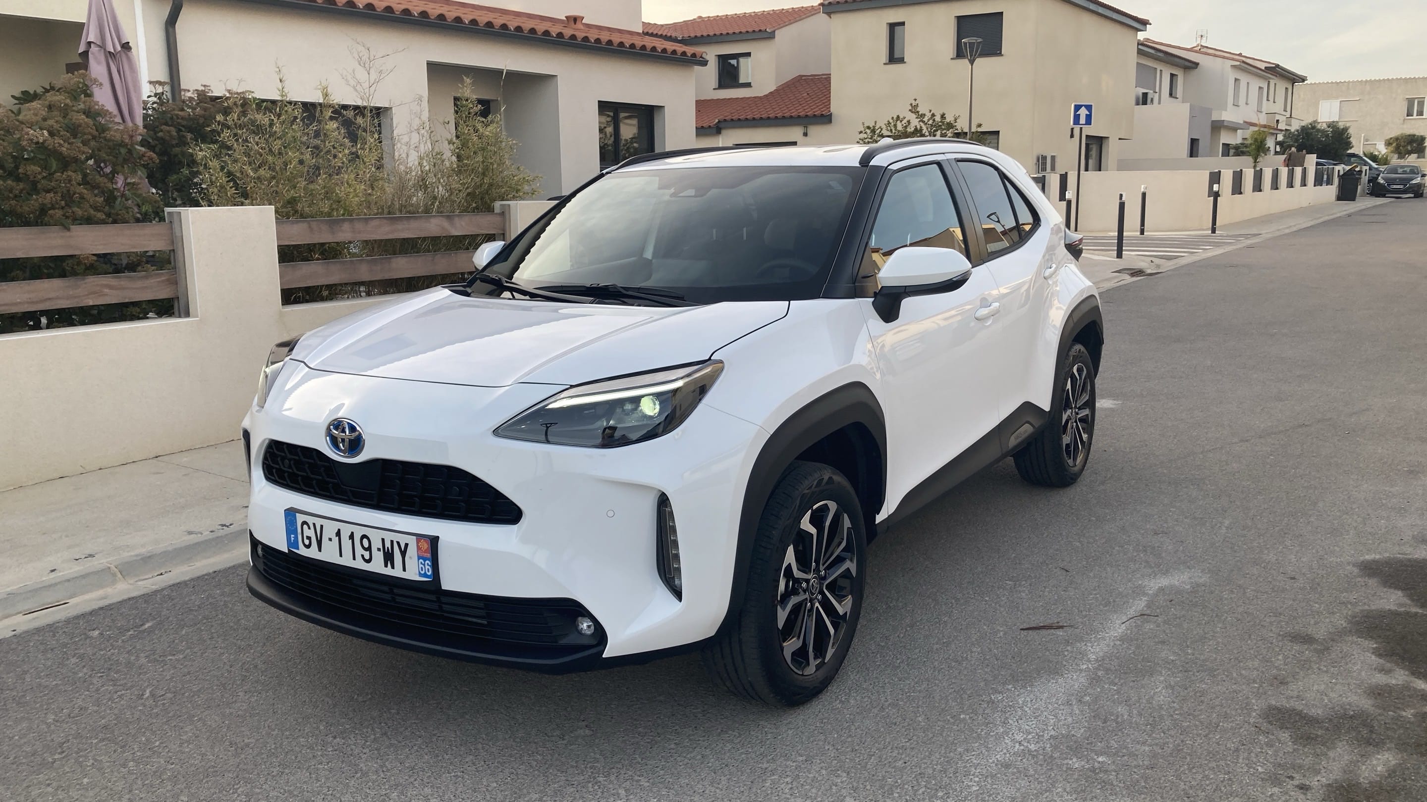 Toyota Yaris Cross, 2024, Essence 95 / Électrique (hybride), automatique