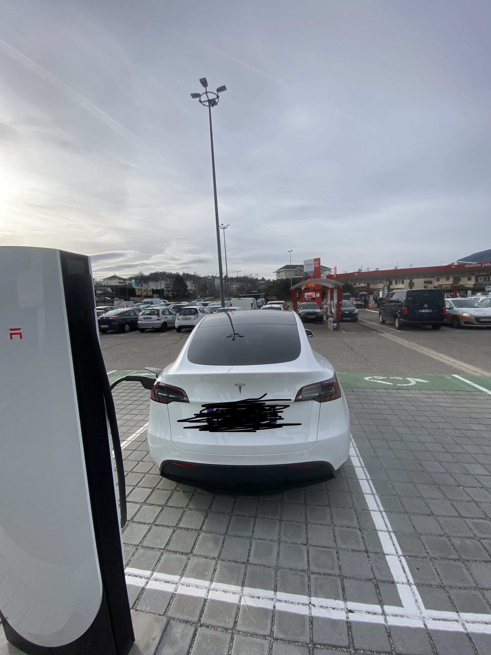 Tesla Model Y avec GPS