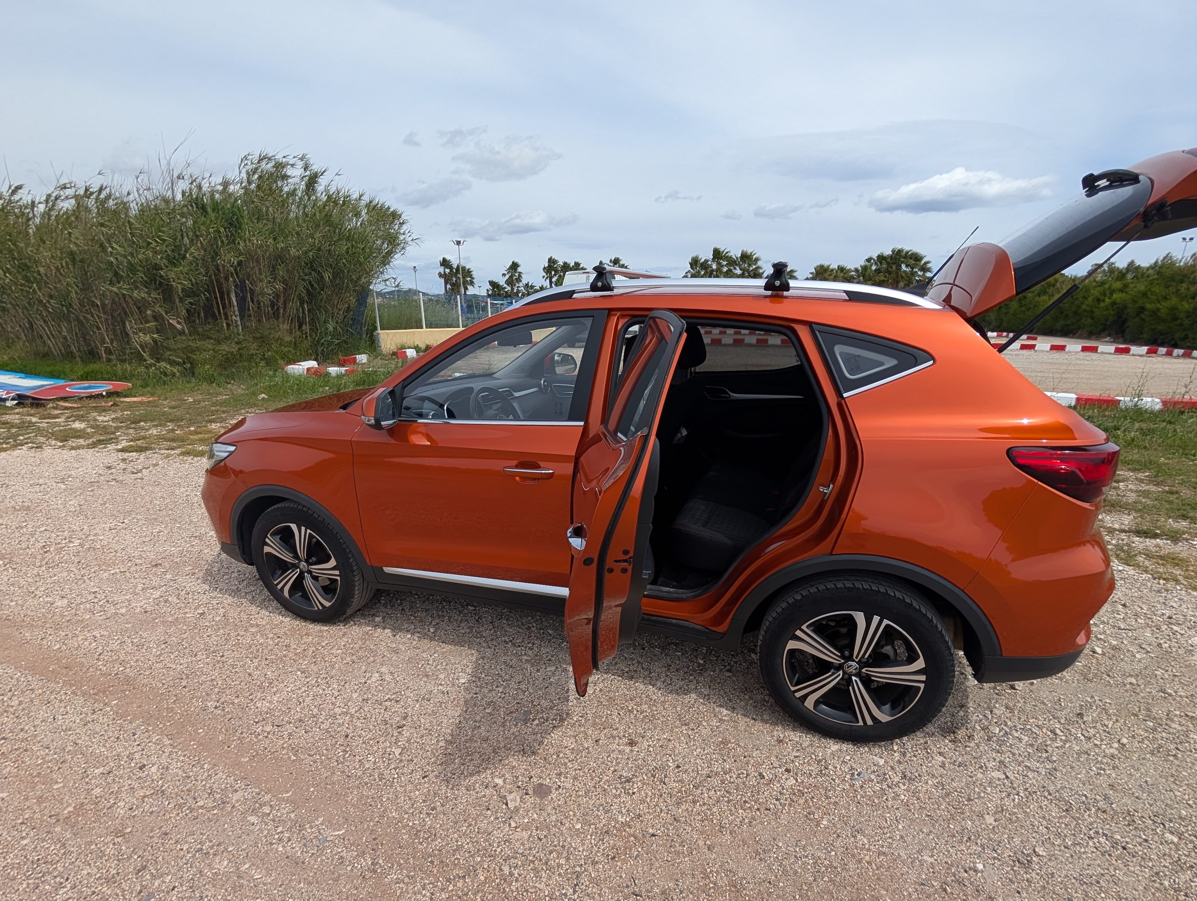 MG ZS avec Autoradio