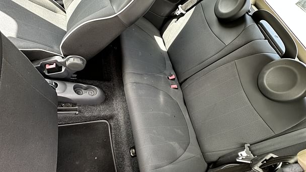 Fiat 500 C Louez la Fiat 500 Cabriolet – Élégance, Maniabilité et Plaisir de Conduite !