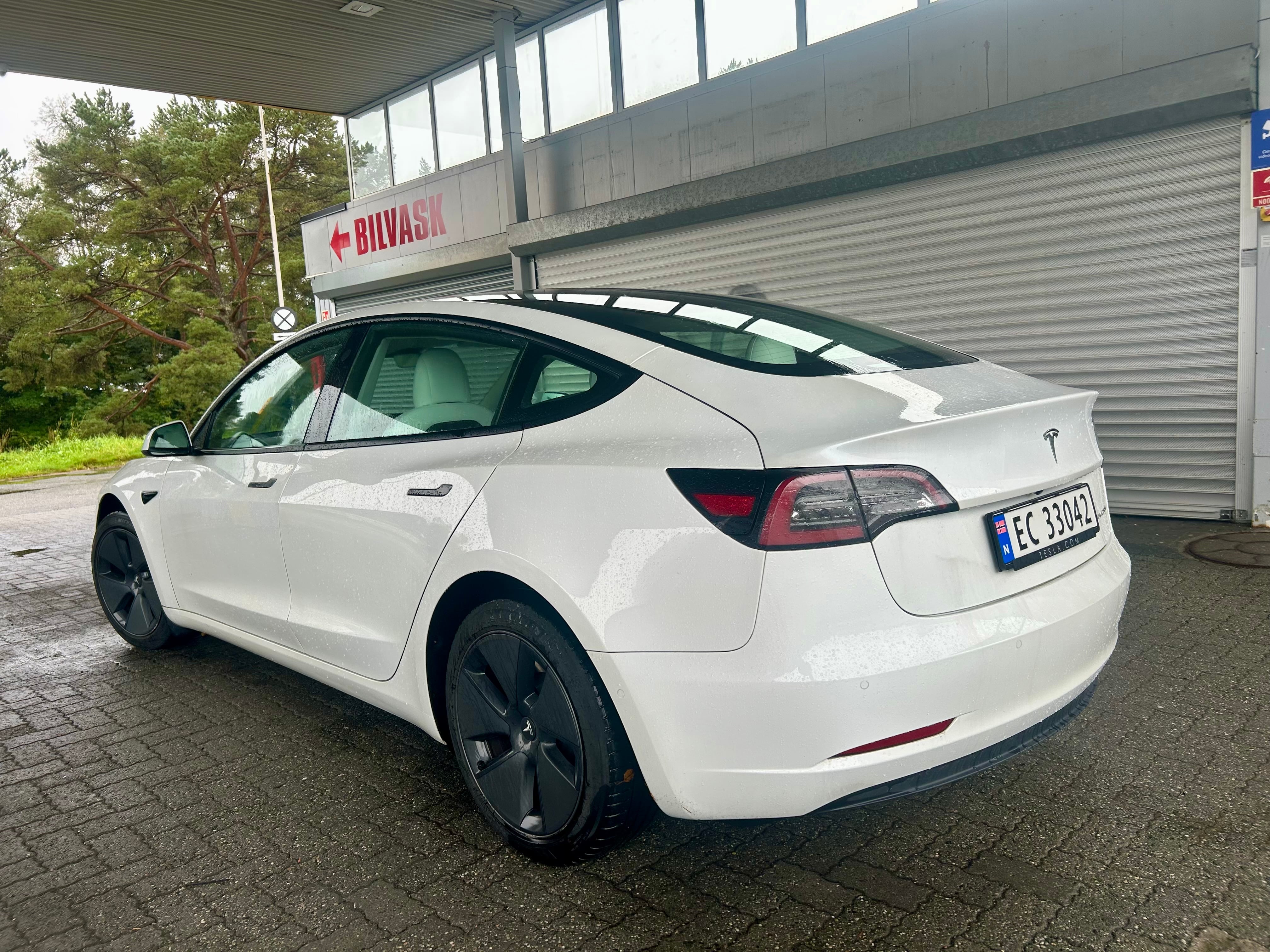 Tesla Model 3 med Cruisekontroll