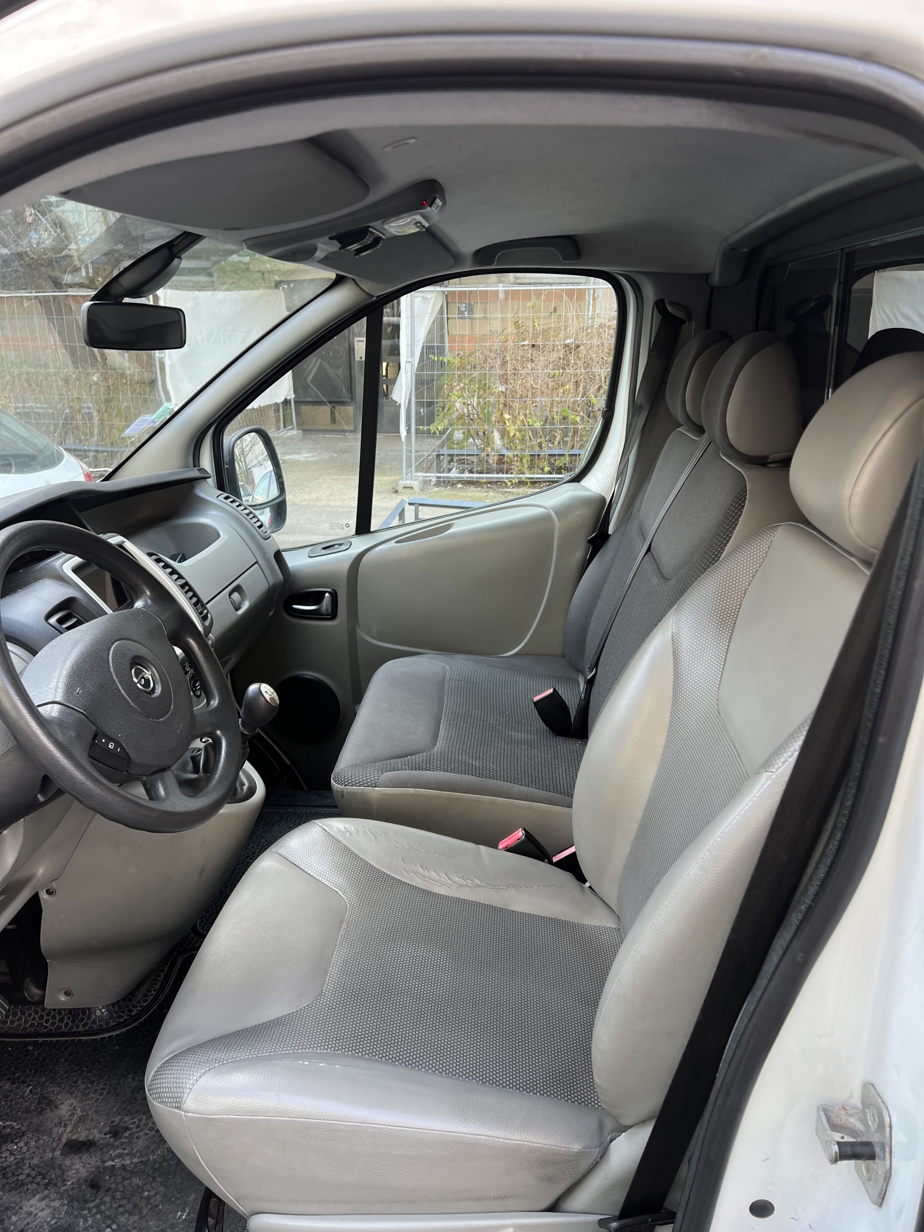 Opel Vivaro Combi avec Entrée audio / iPod