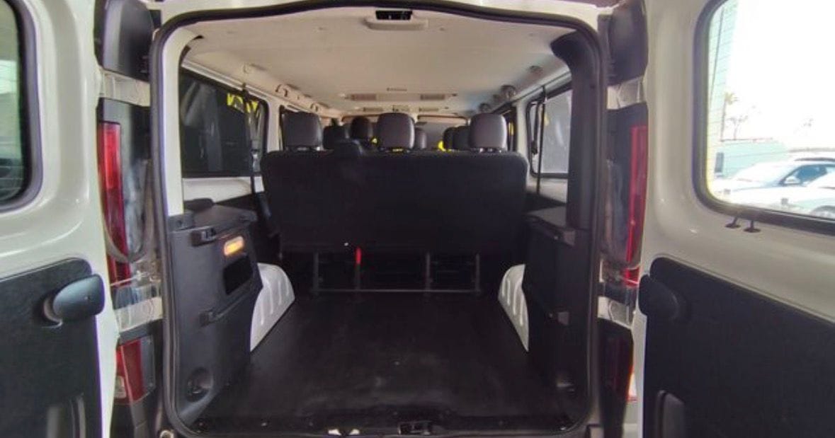 Nissan NV300 Minibus con Control de velocidad