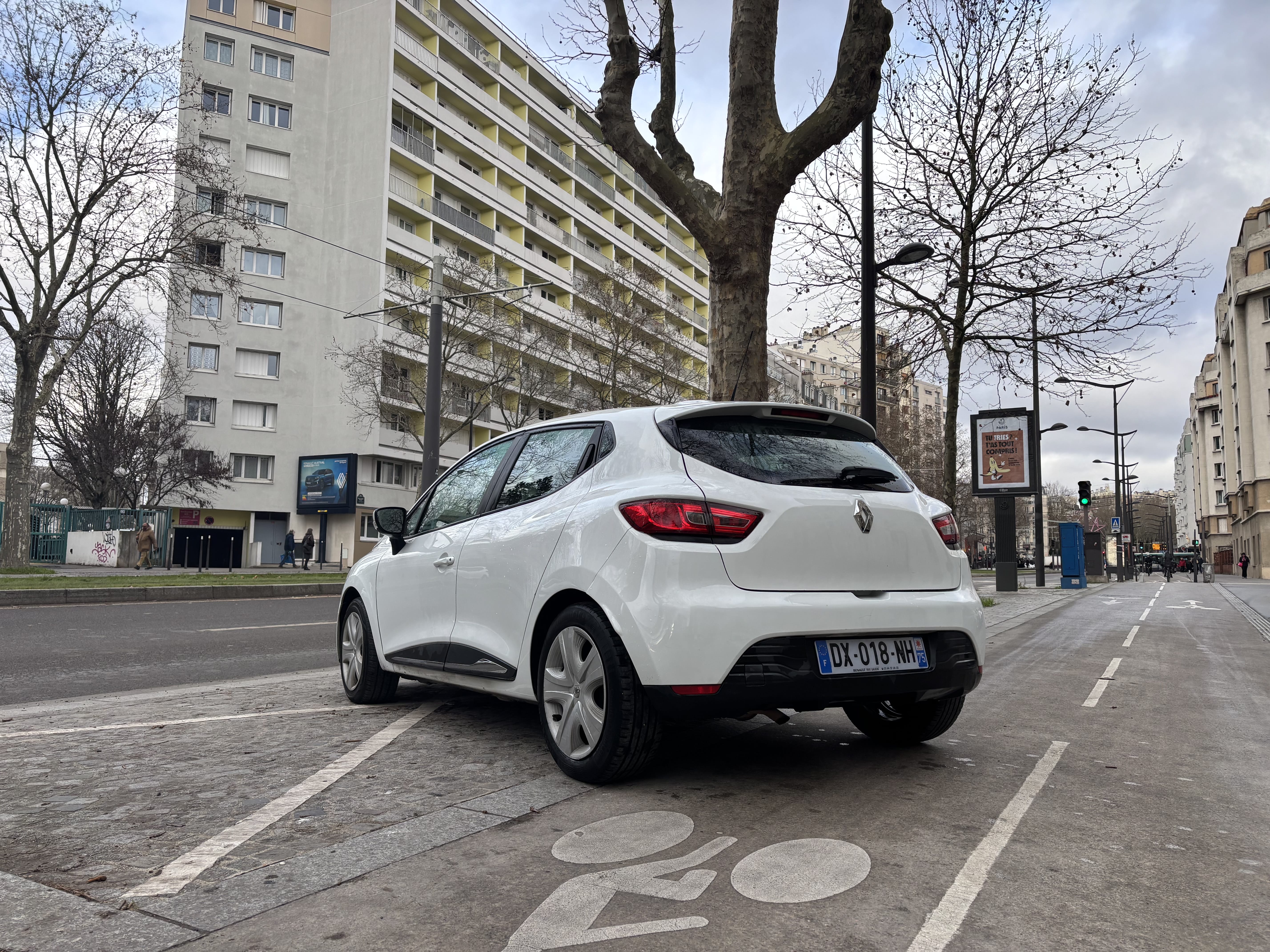 Renault Clio Hôpital la crois saint-Simon/Métro9Maraichers/ rue des Pyrénées /USB/Clim/Régulateur avec Régulateur de vitesse