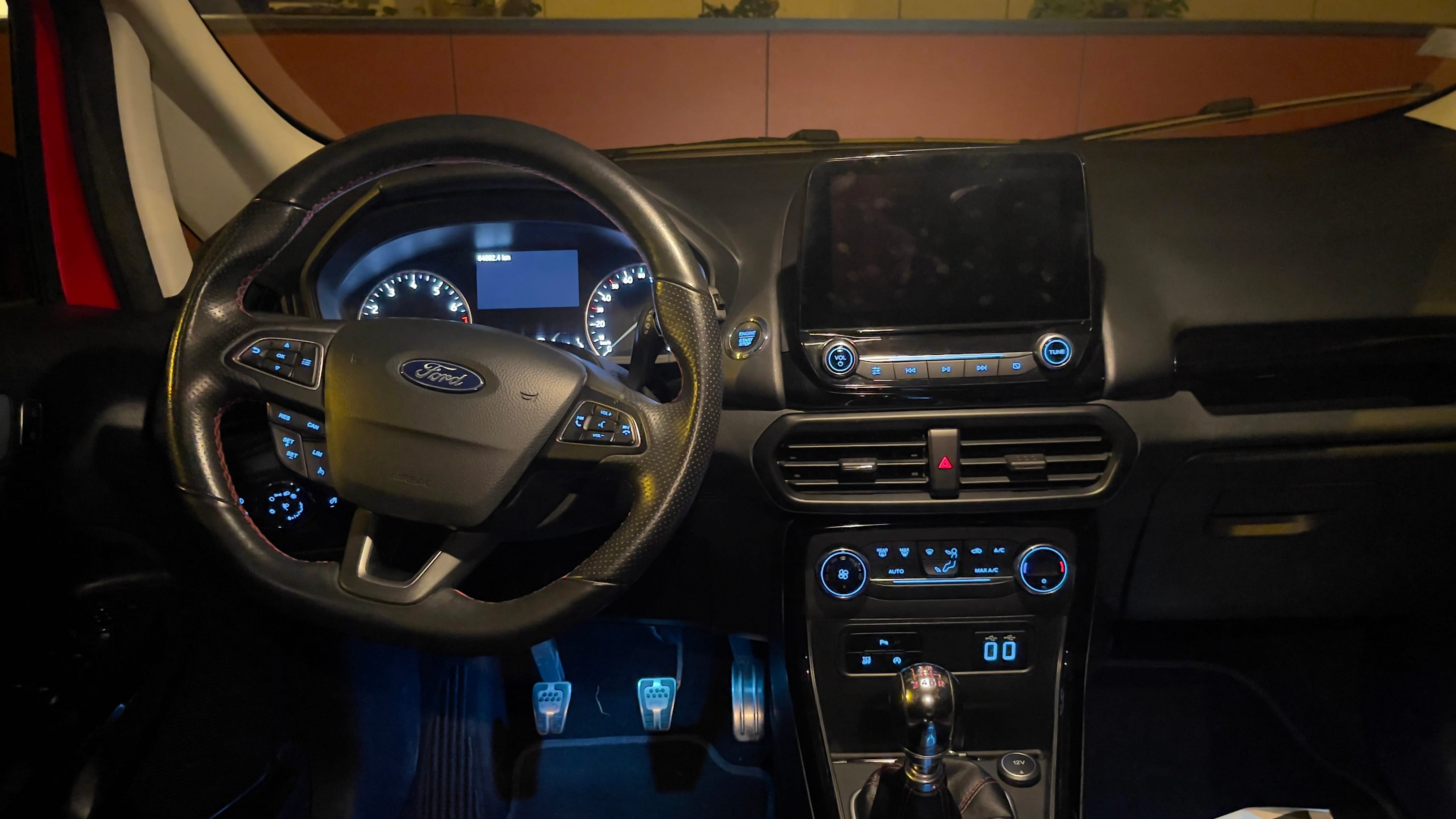 Ford EcoSport 1.0  ECOBOOST  ST LINE 125 cv Turbo essence SUV-CITADINE avec Apple CarPlay