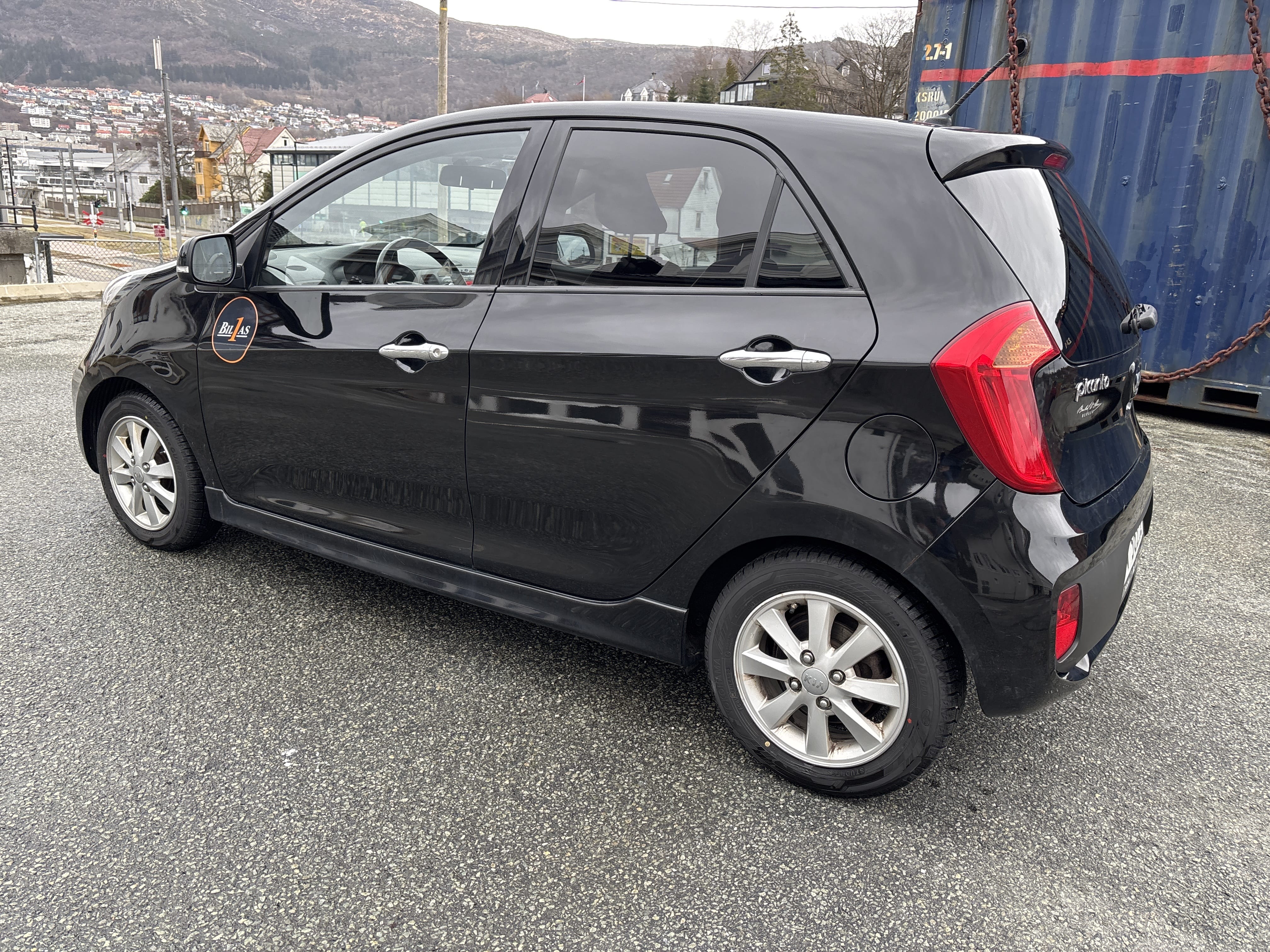 Kia Picanto 5seter Compact Sort med Bluetooth audio