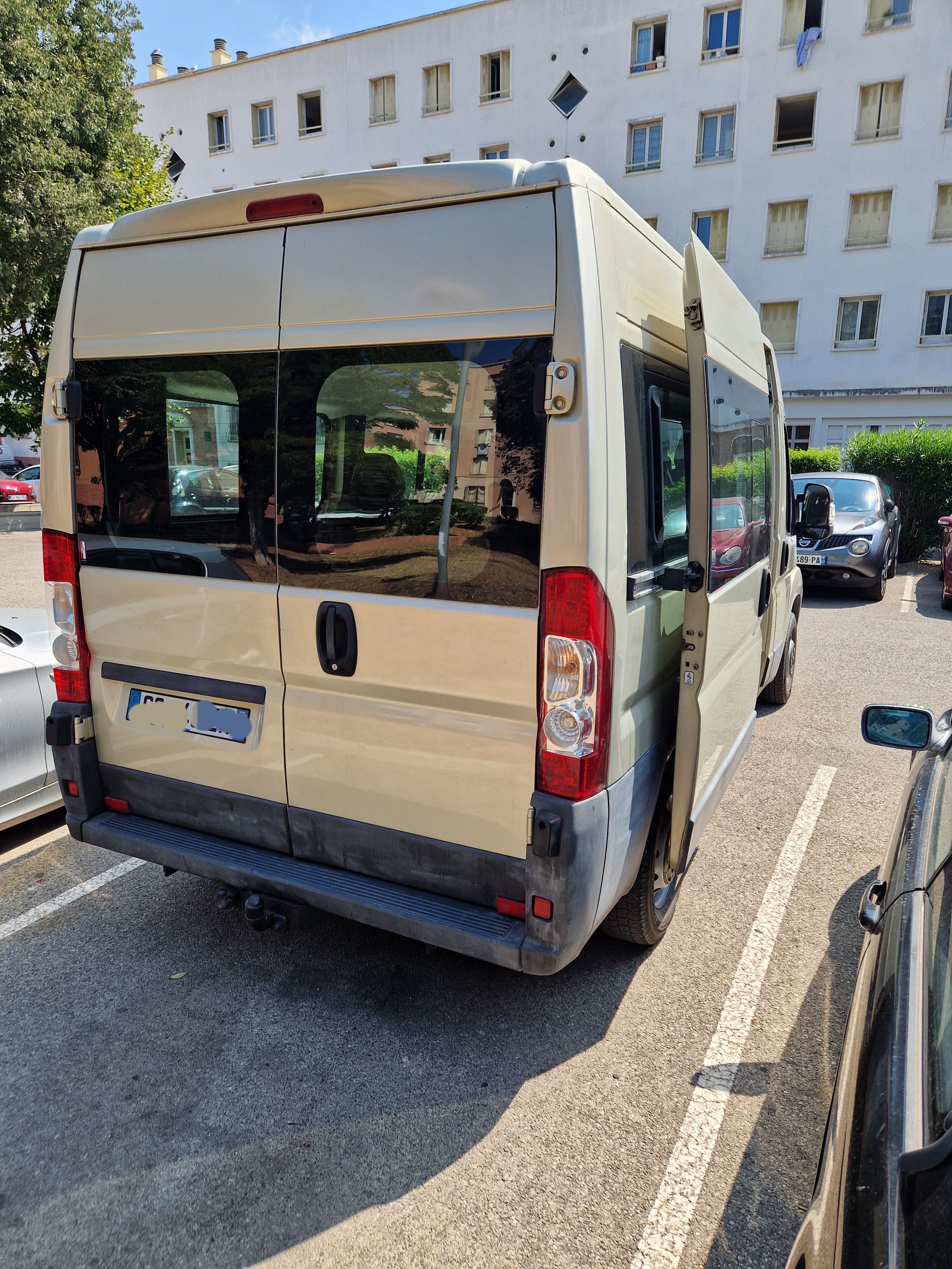 Peugeot Boxer Combi 9 places avec Siège bébé