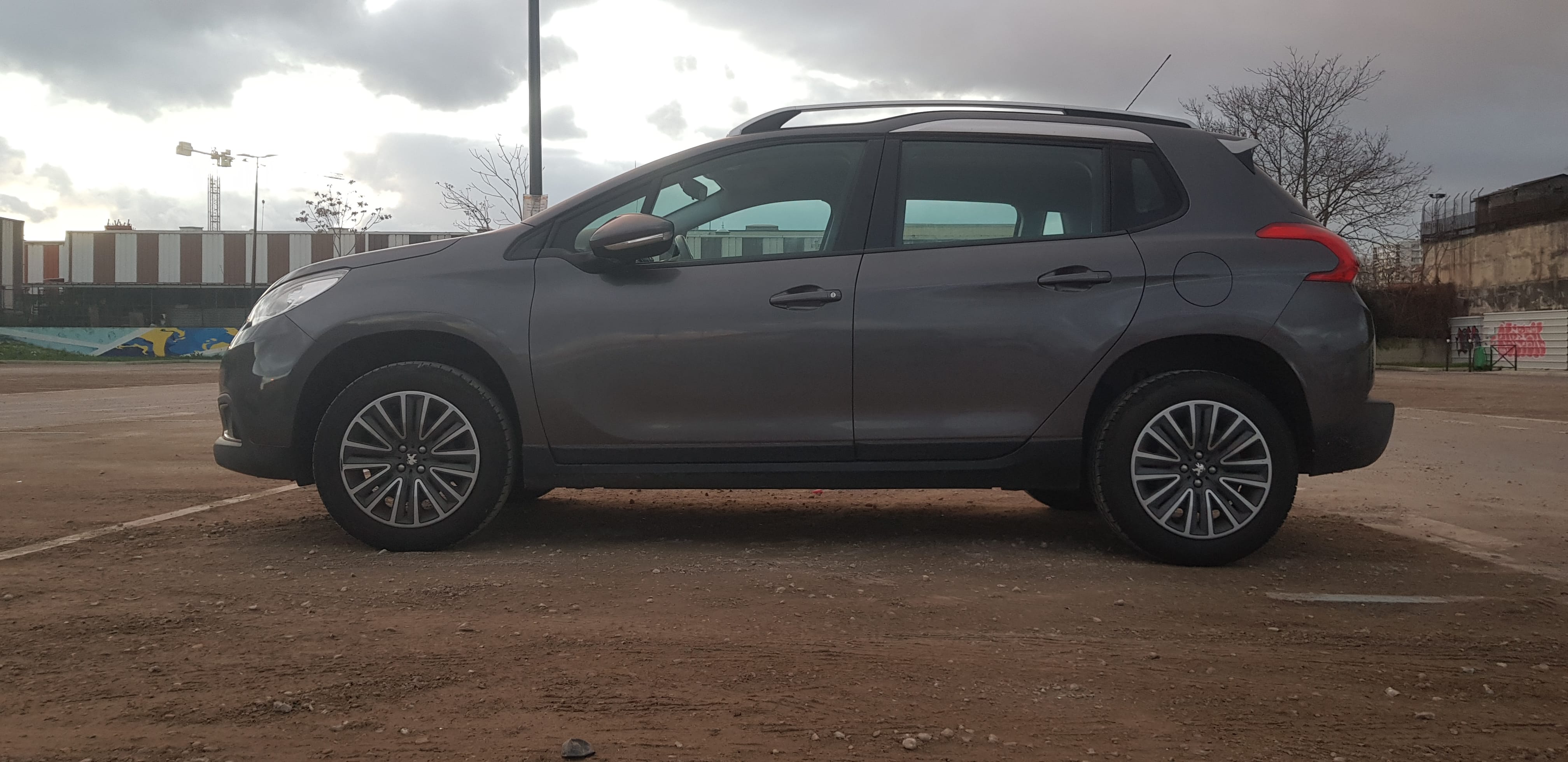 Peugeot 2008 1.2 puretech 82ch bvm5 style avec Régulateur de vitesse