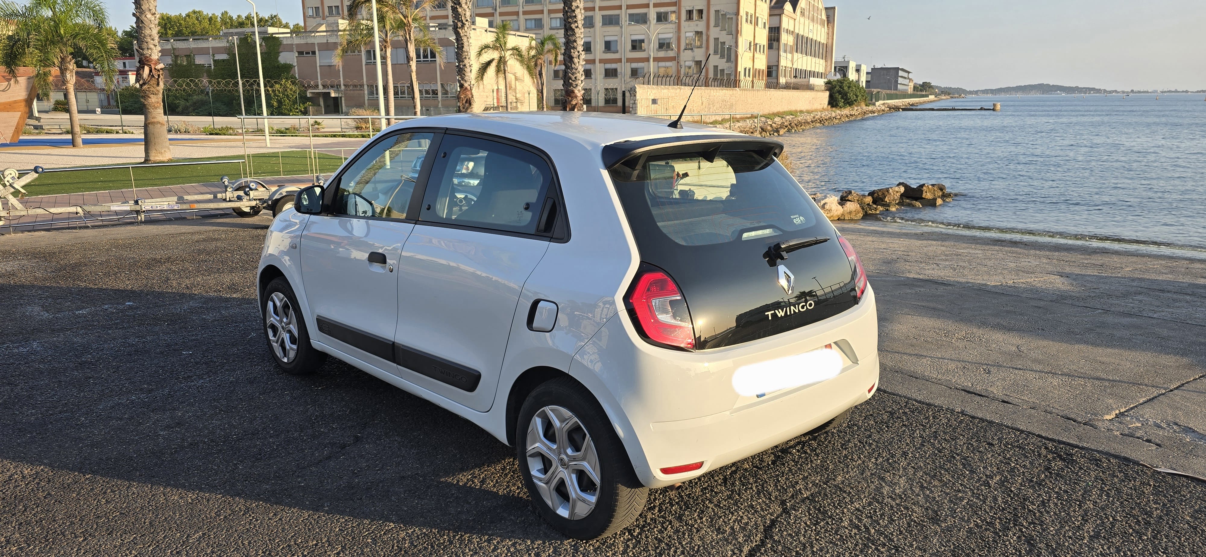 Renault Twingo III Ethanol E85 con Silla infantil
