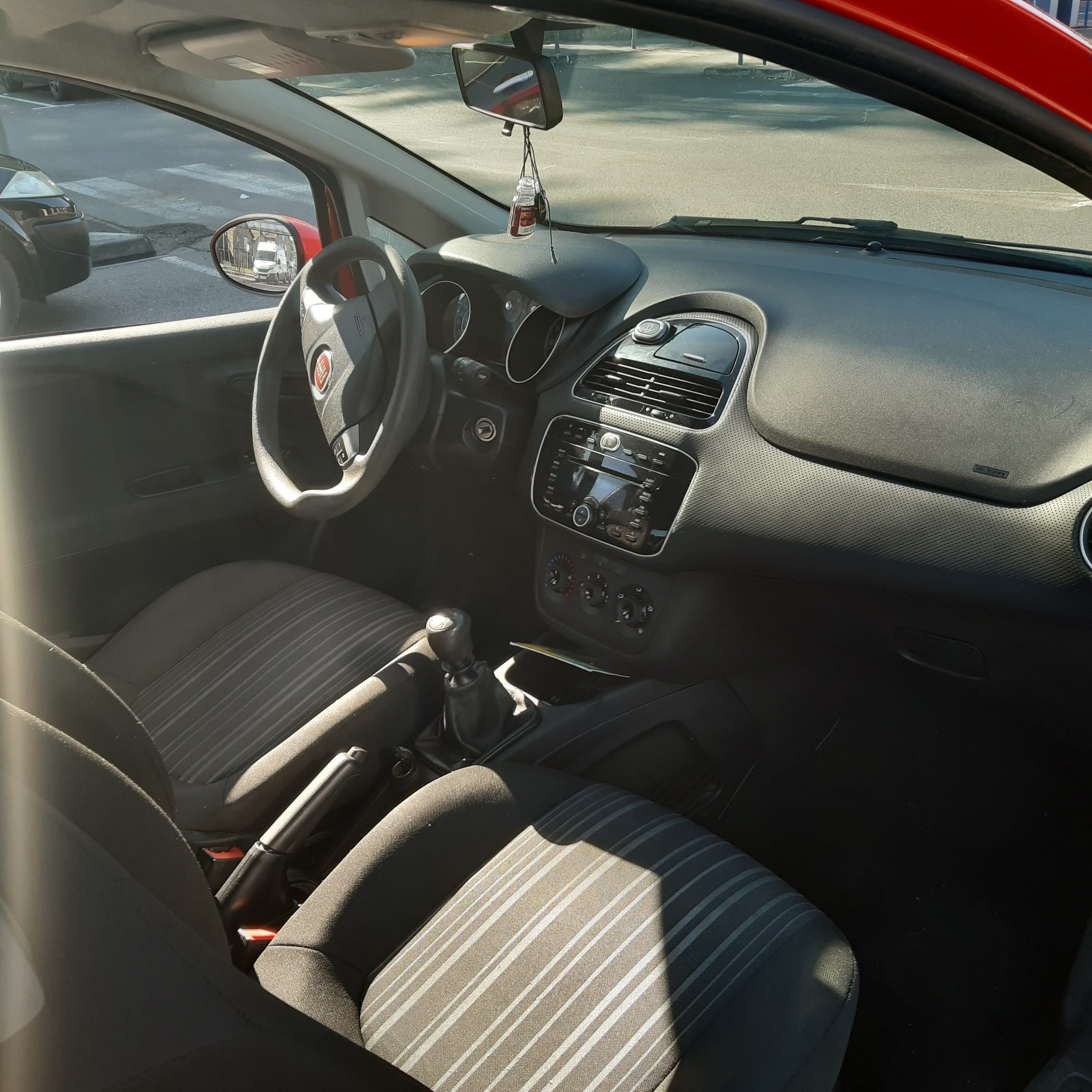 Fiat Punto 1.2  Evo  4cv avec Entrée audio / iPod