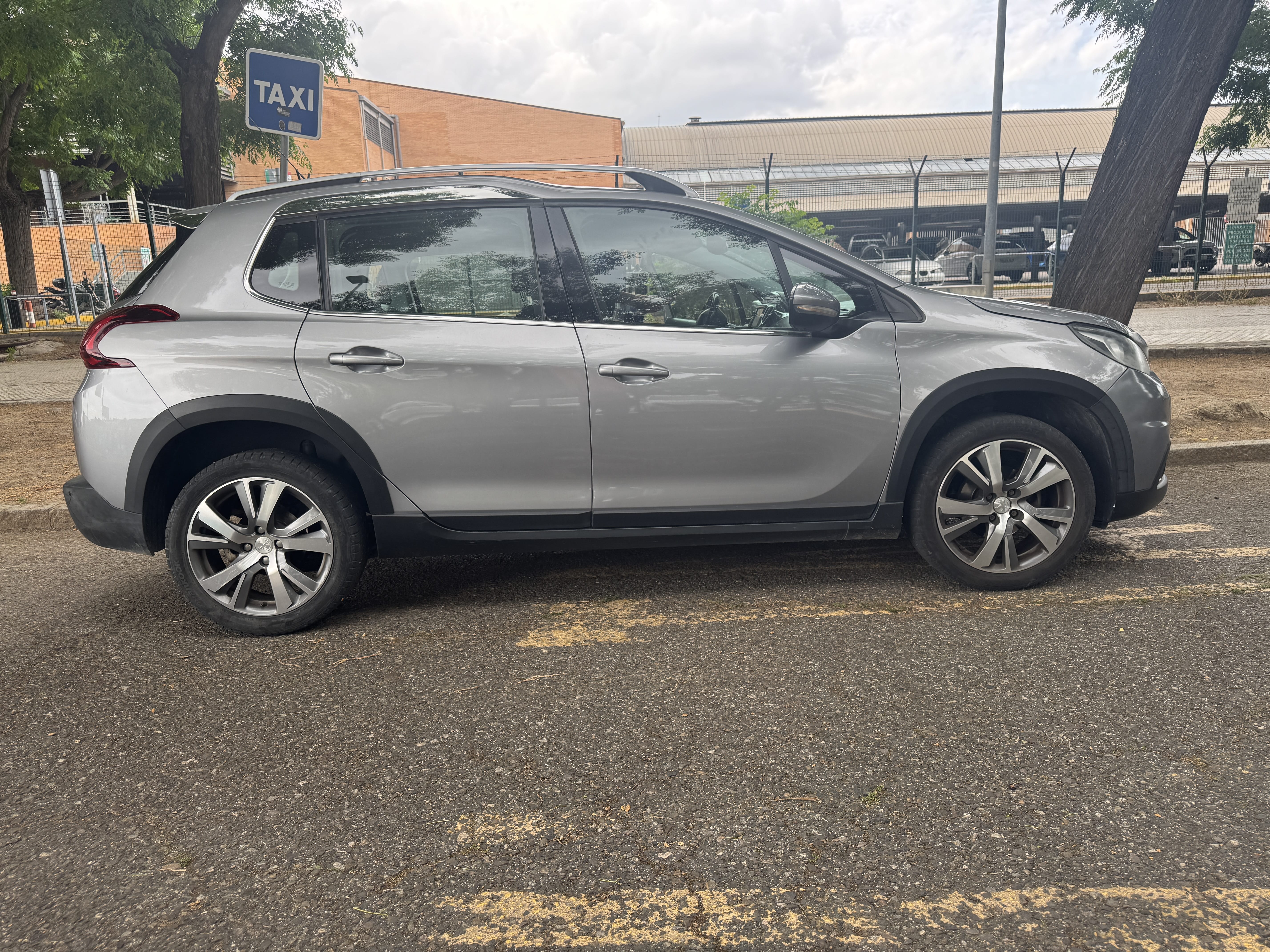 Peugeot 2008 1.5 blueHDI avec Apple CarPlay