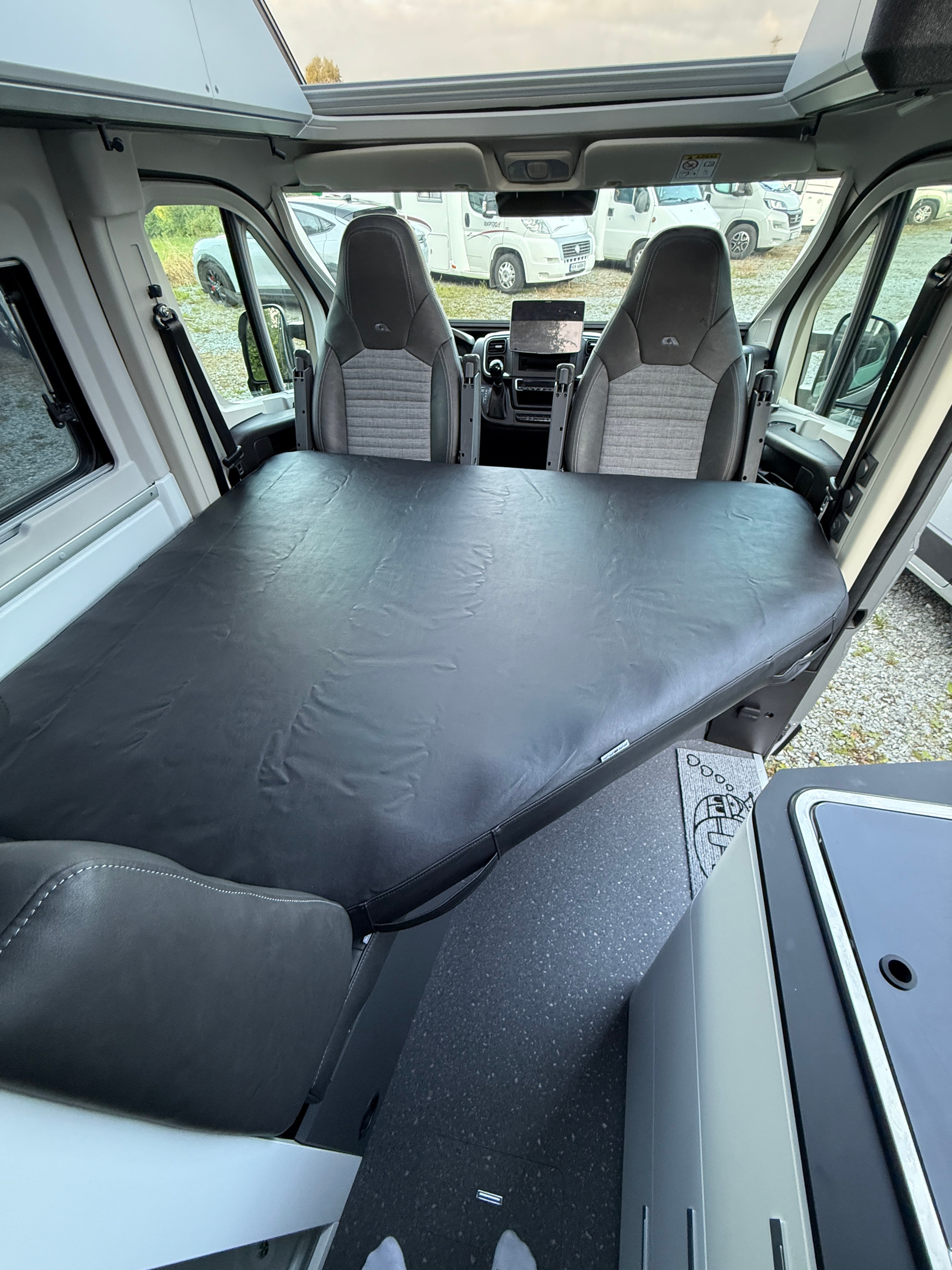 Adria Twin 640 SLB with Cruise control