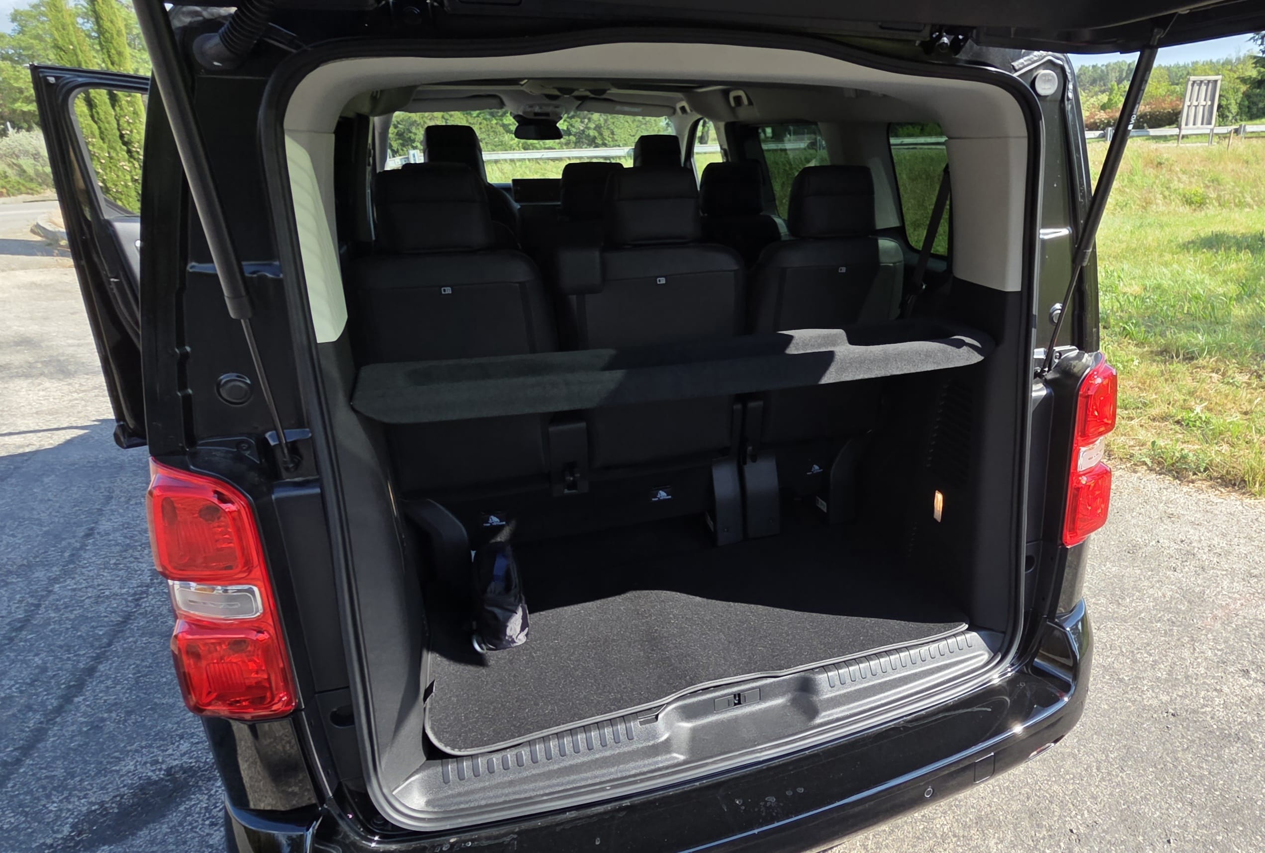 Peugeot Traveller Business  Pack  VIP 2.0 HDI-180 CV avec Apple CarPlay
