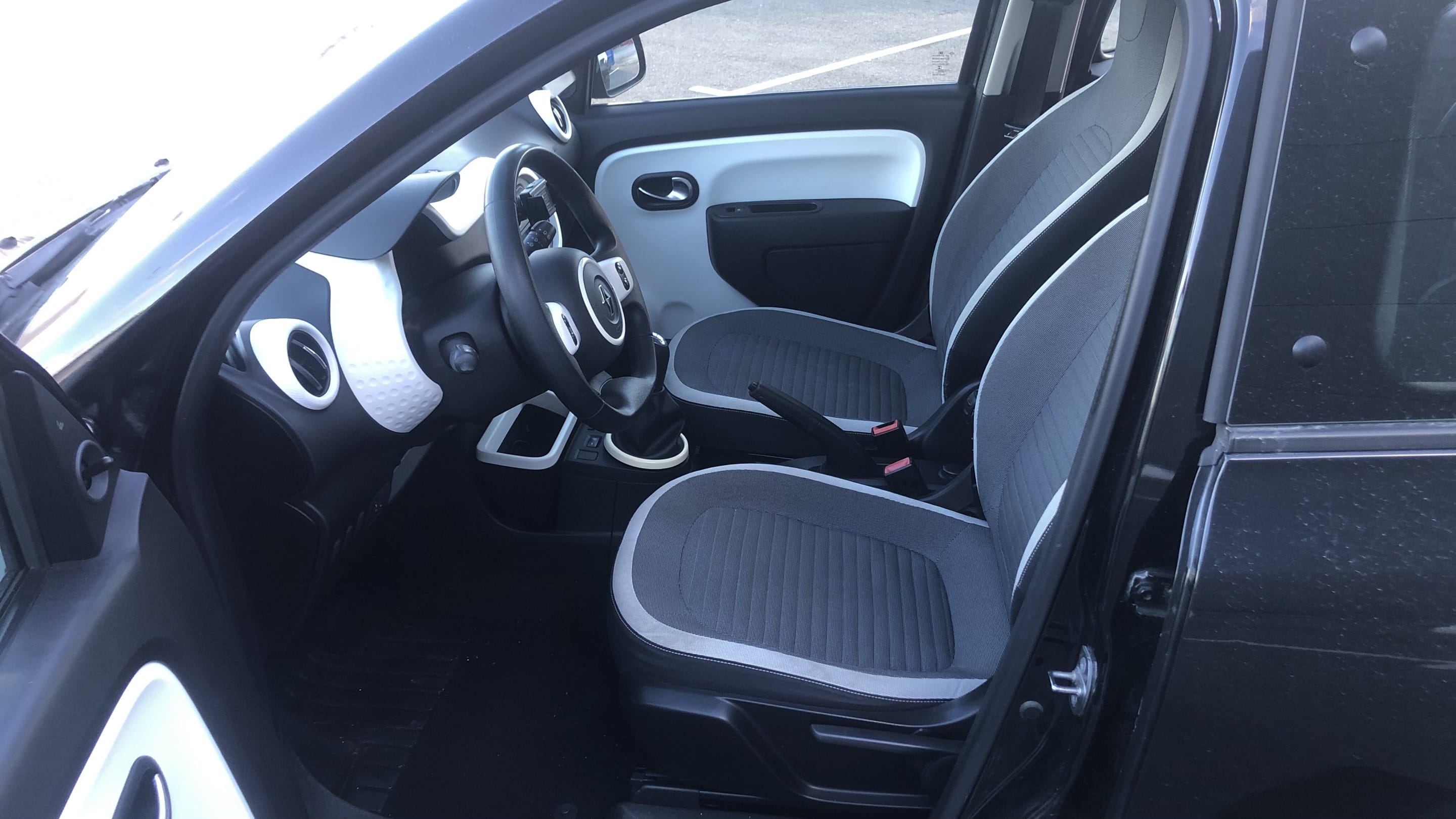 Renault Twingo III with Audio / iPod input