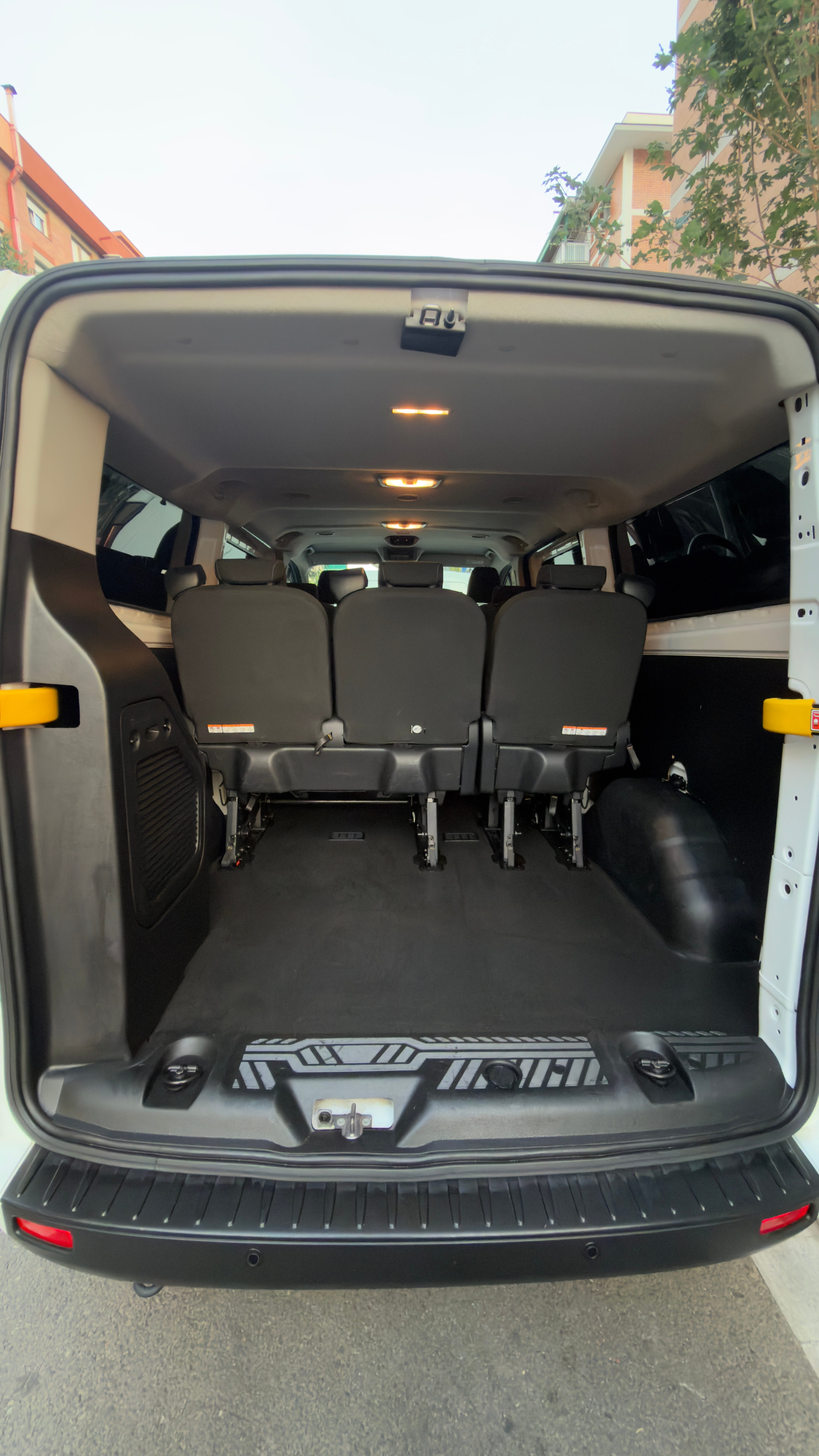 Ford Transit Minibus con Puertos de carga USB
