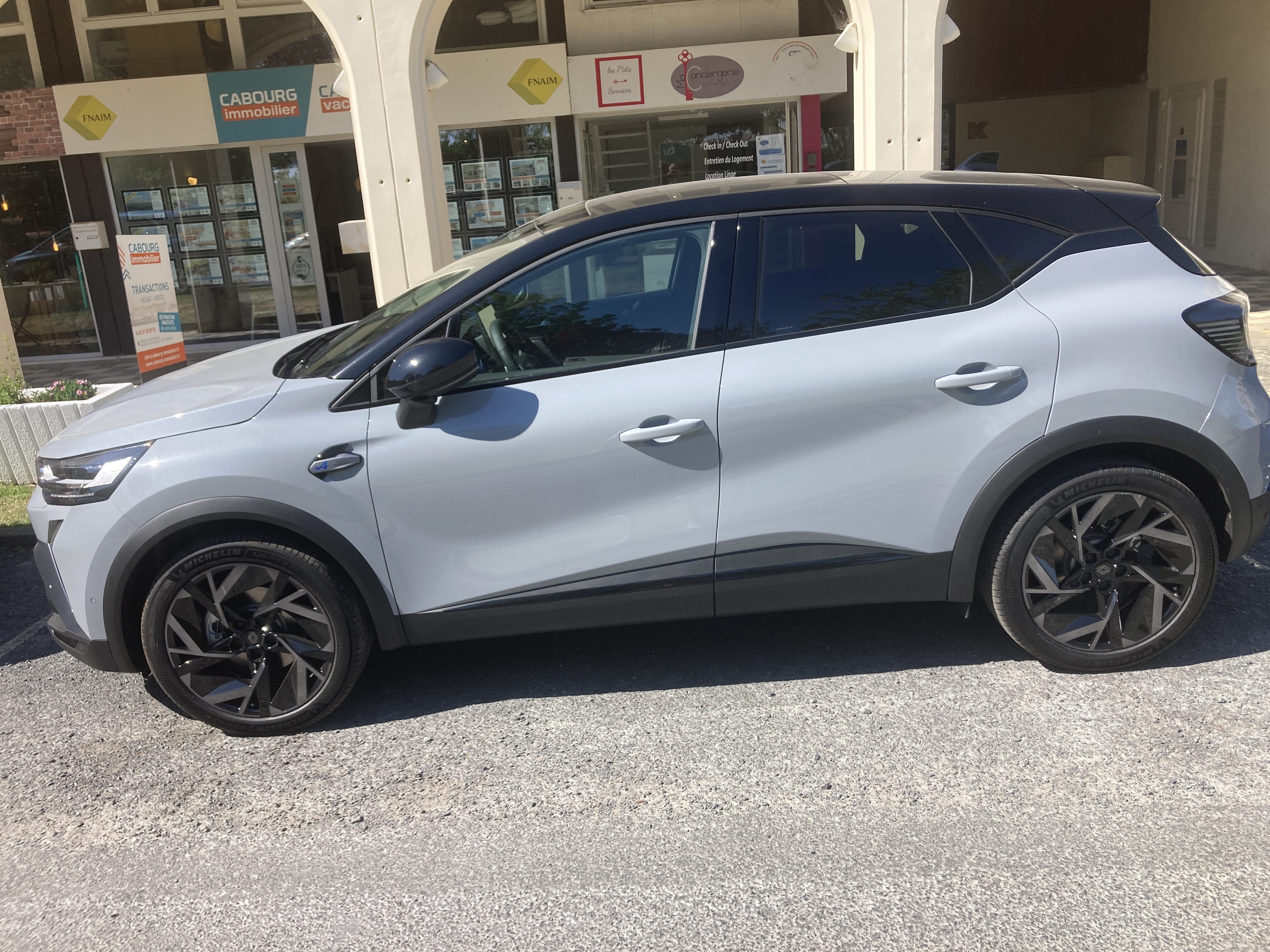 Renault Captur, 2026, Essence 95 / Électrique (hybride), automatique