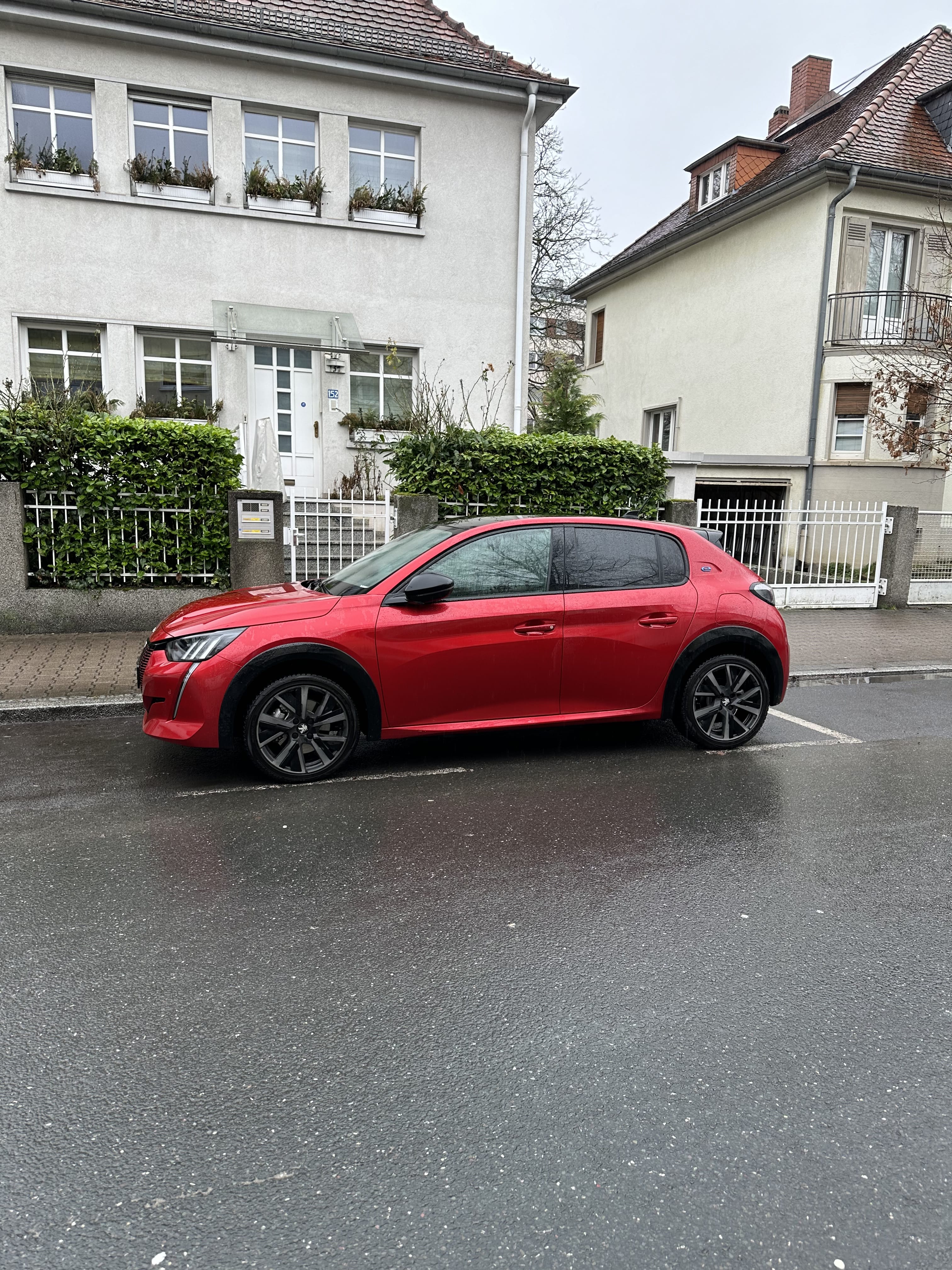 Peugeot e-208 GT avec Climatisation