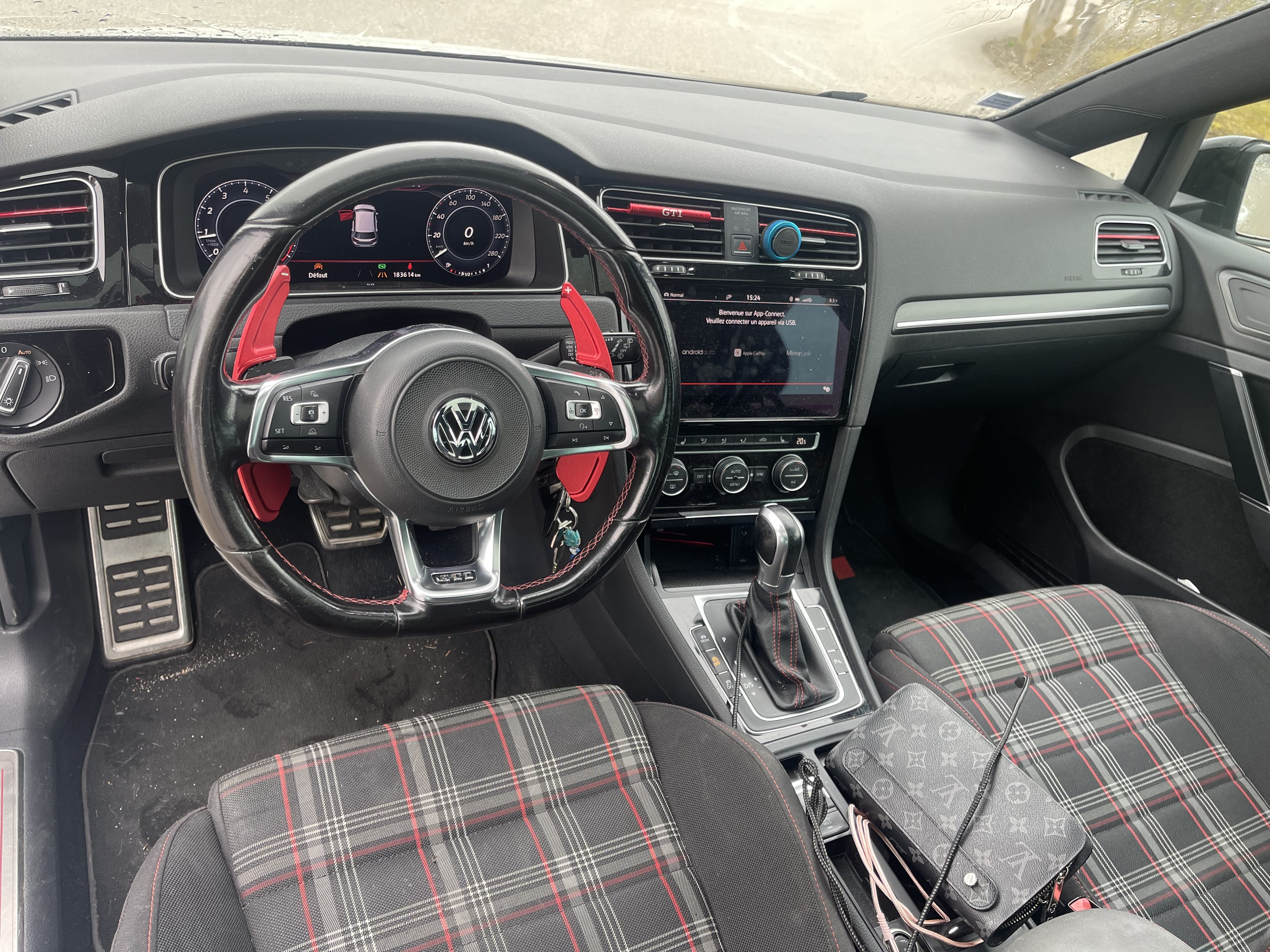 Volkswagen Golf GTI avec GPS