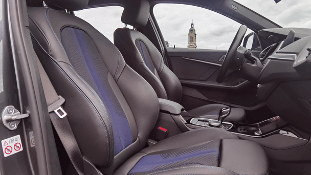 BMW Série 1 M Sport GRIS AUTO | Hybride 4L/100 | GARE ST-JEAN (750m) avec Siège bébé