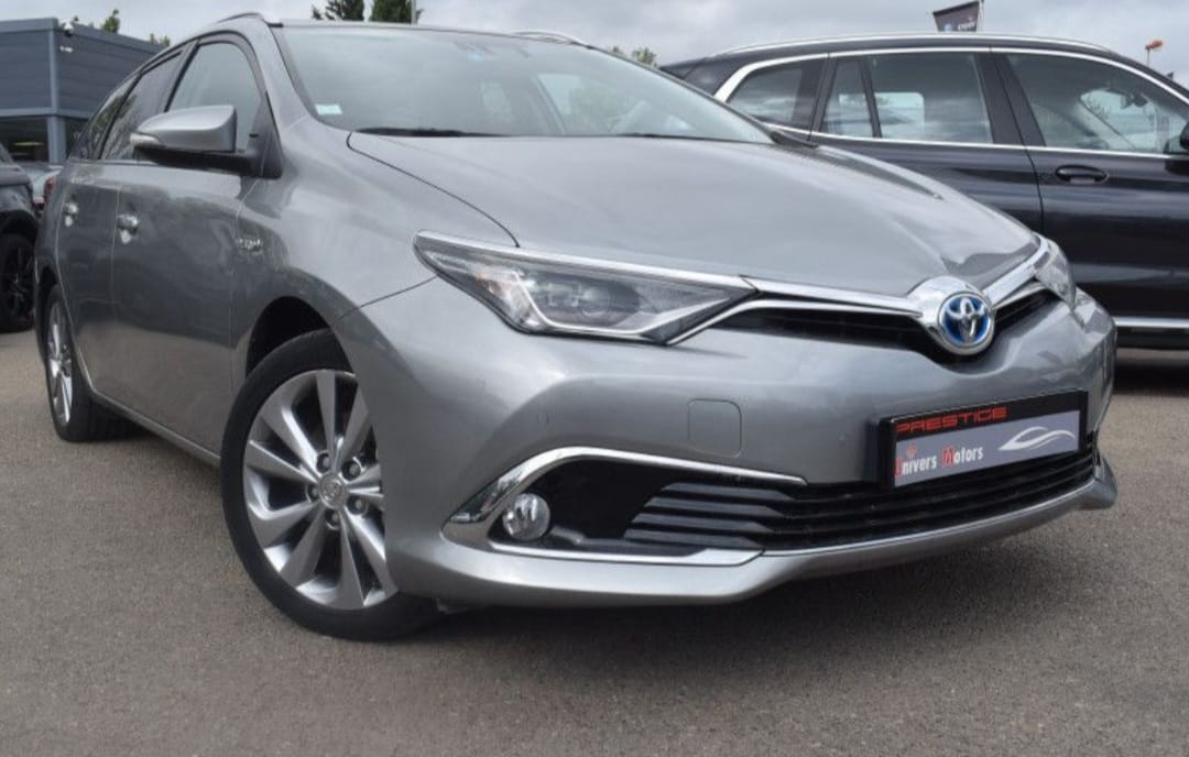 Toyota Auris Touring Sports, 2014, Essence 95 / Électrique (hybride), automatique