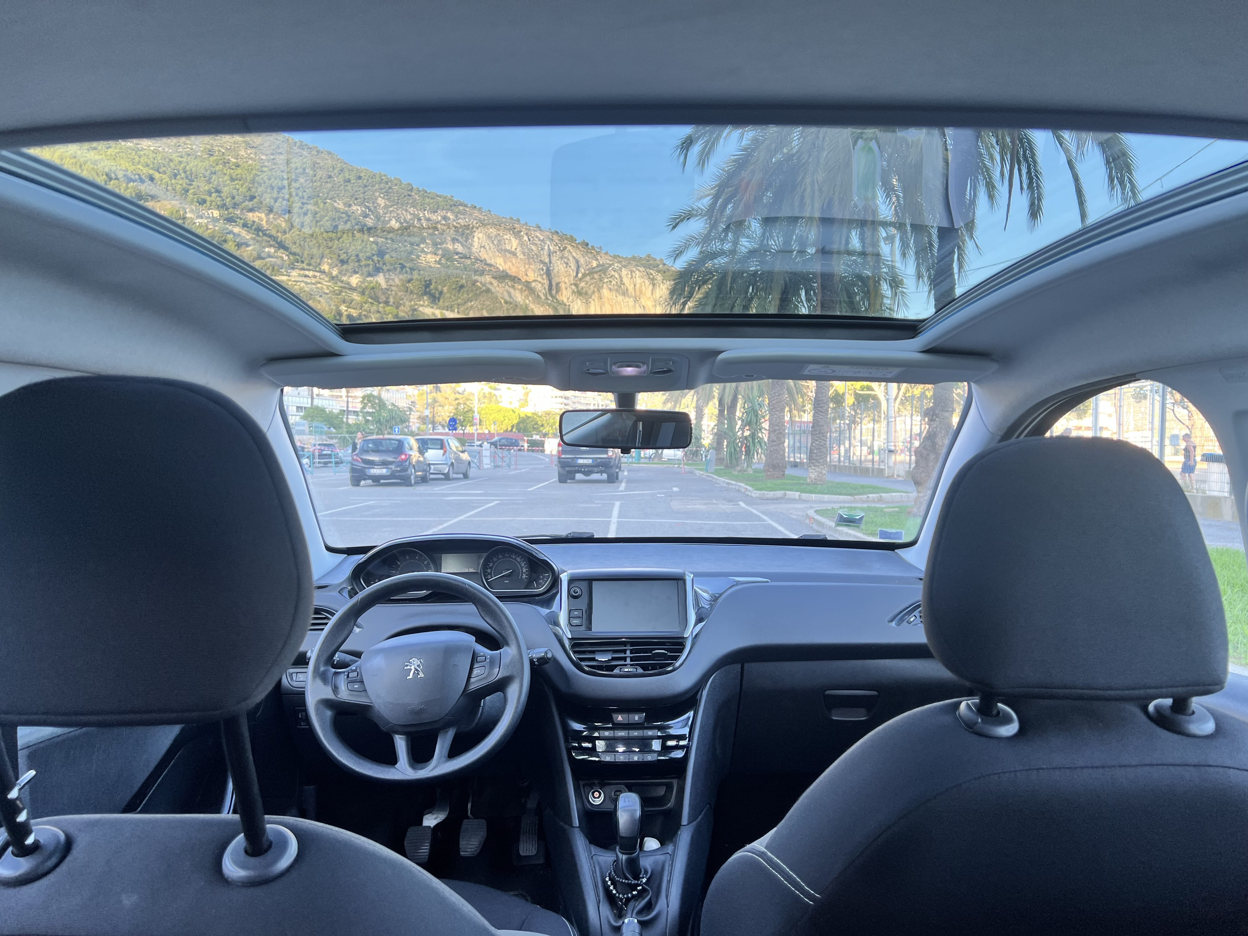 Peugeot 208 avec GPS