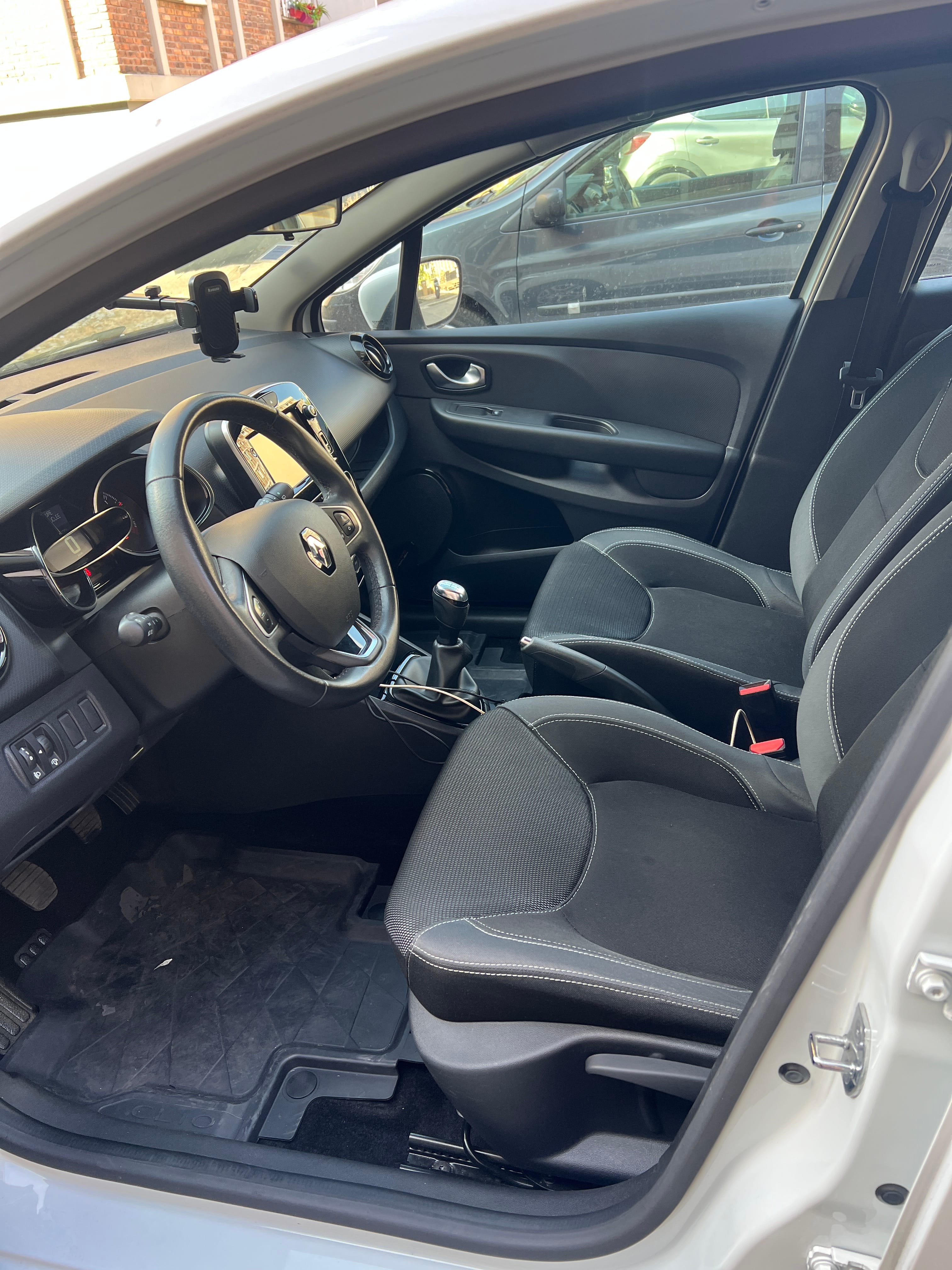 Renault Clio avec Autoradio