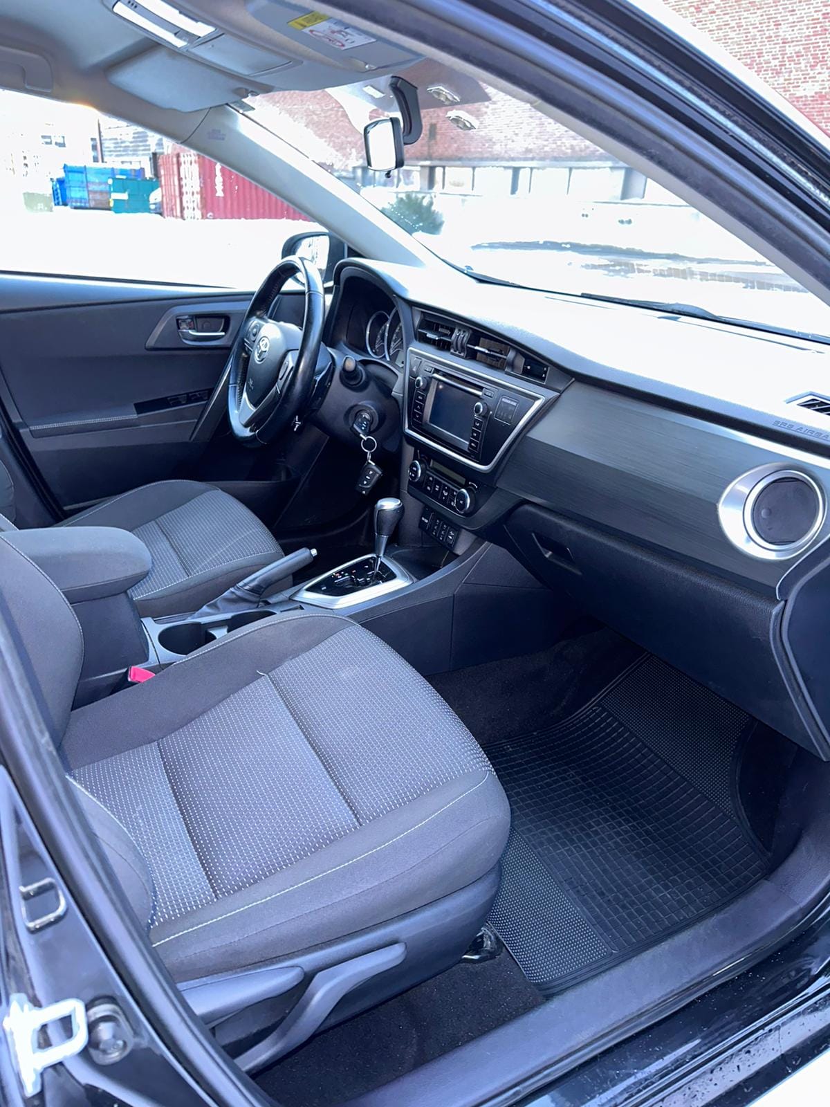 Toyota Auris 1,6 Bensin/ Automat/ hengerfeste, inkl. BEBOERKORT PARKERING. with Cruise control