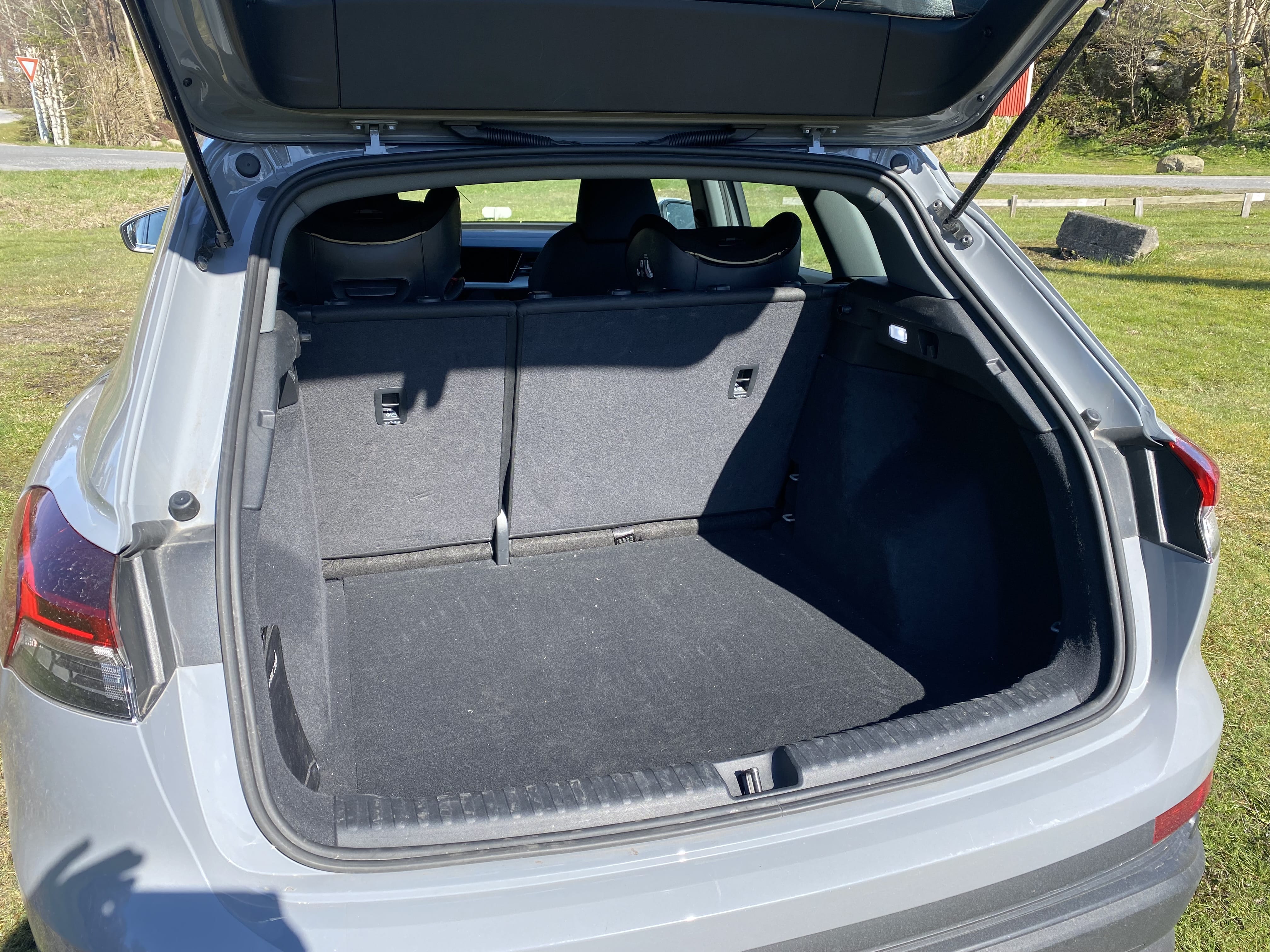 Audi Q4 35 e-tron (RWD) with Baby seat