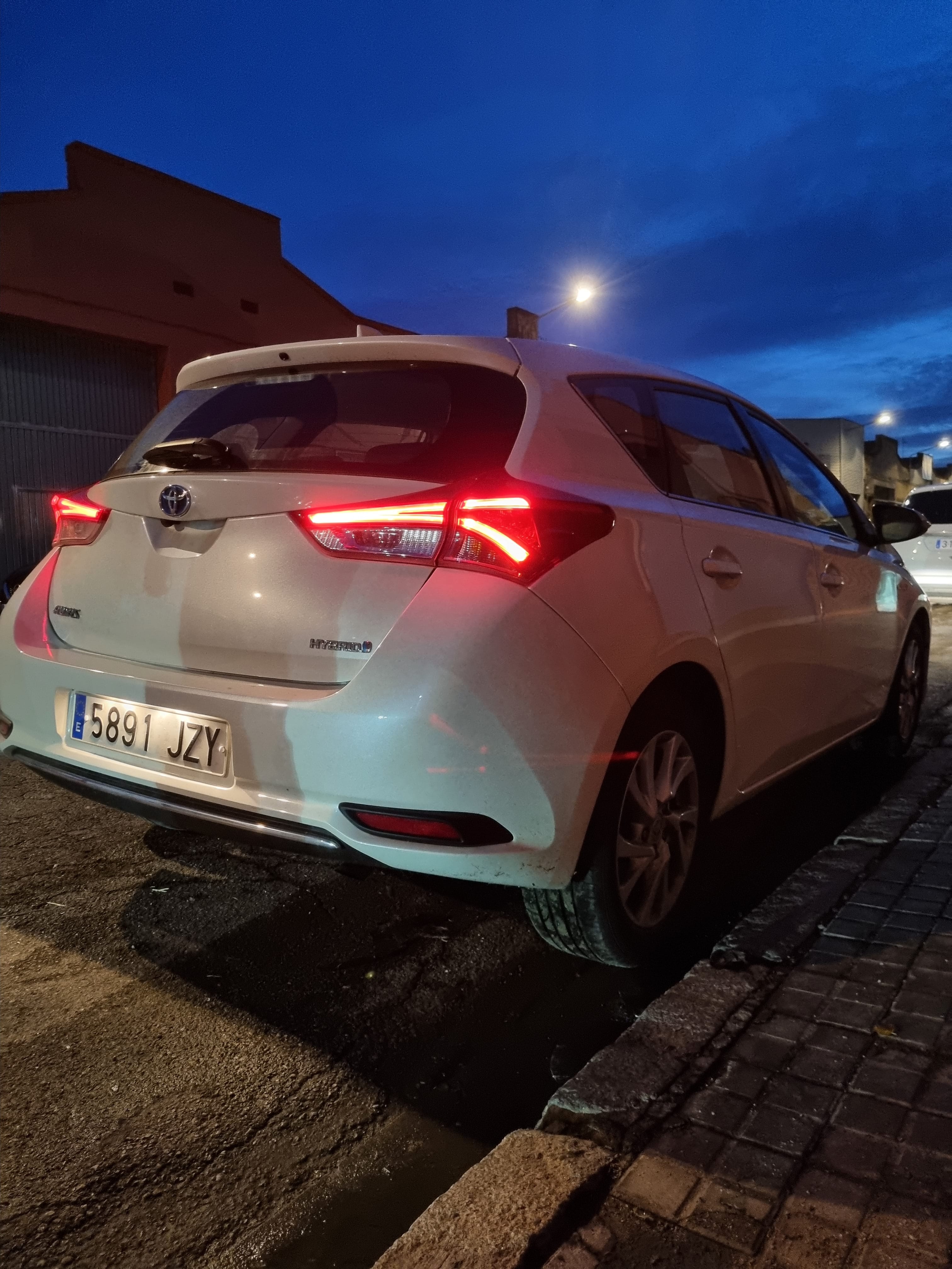 Toyota Auris Híbrido con Control de velocidad