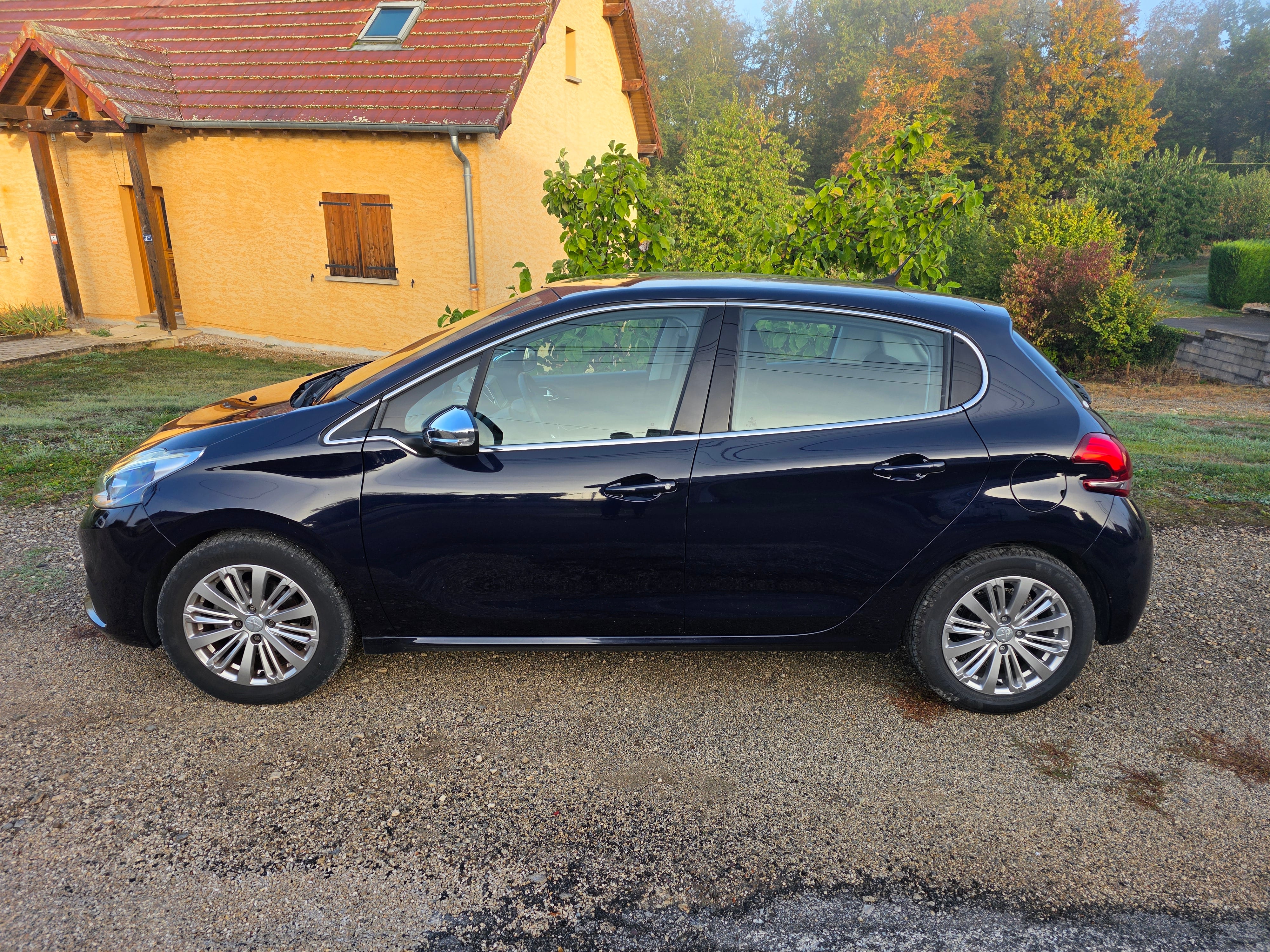 Peugeot 208 1.2 82cv avec Climatisation