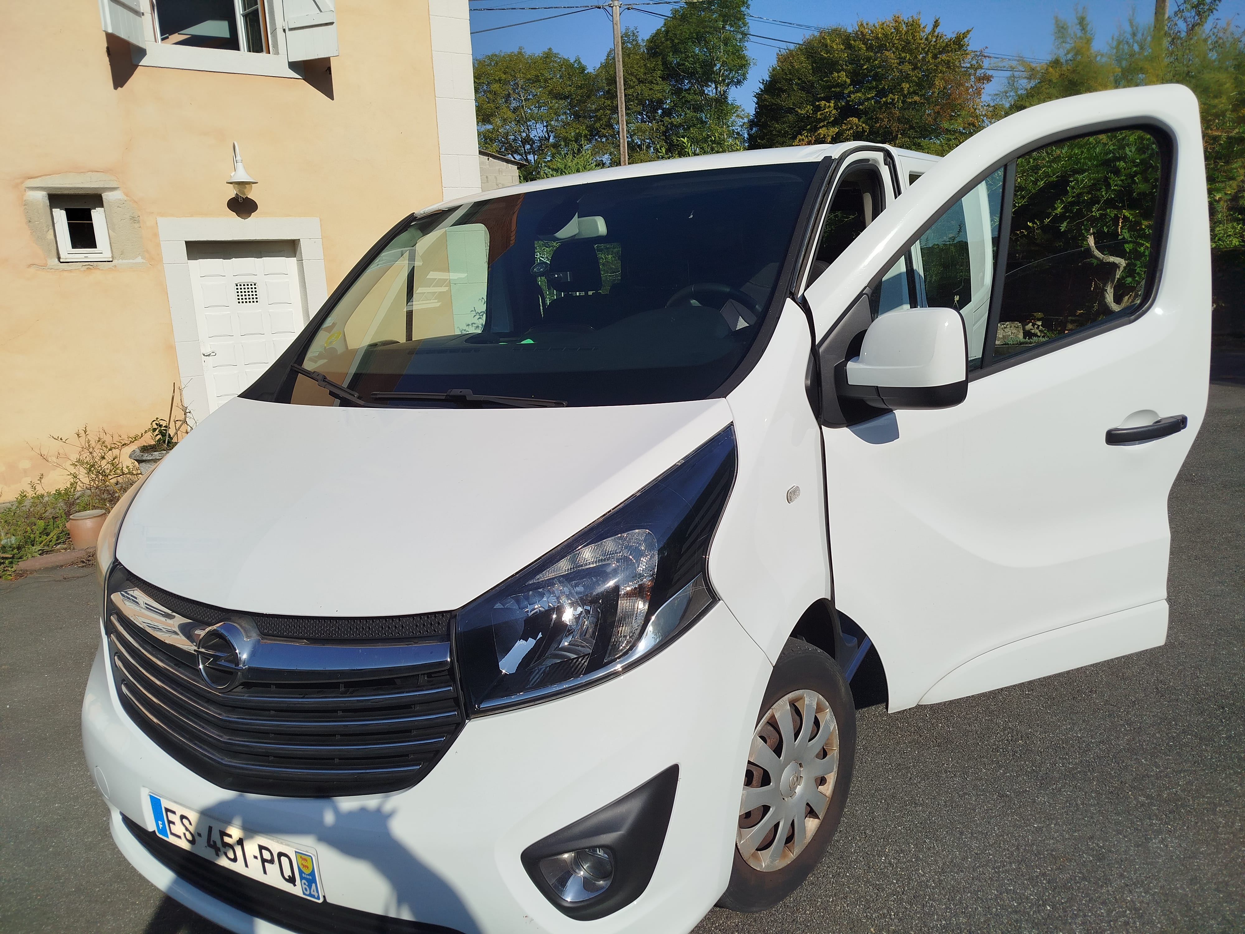 Opel Vivaro Combi avec GPS