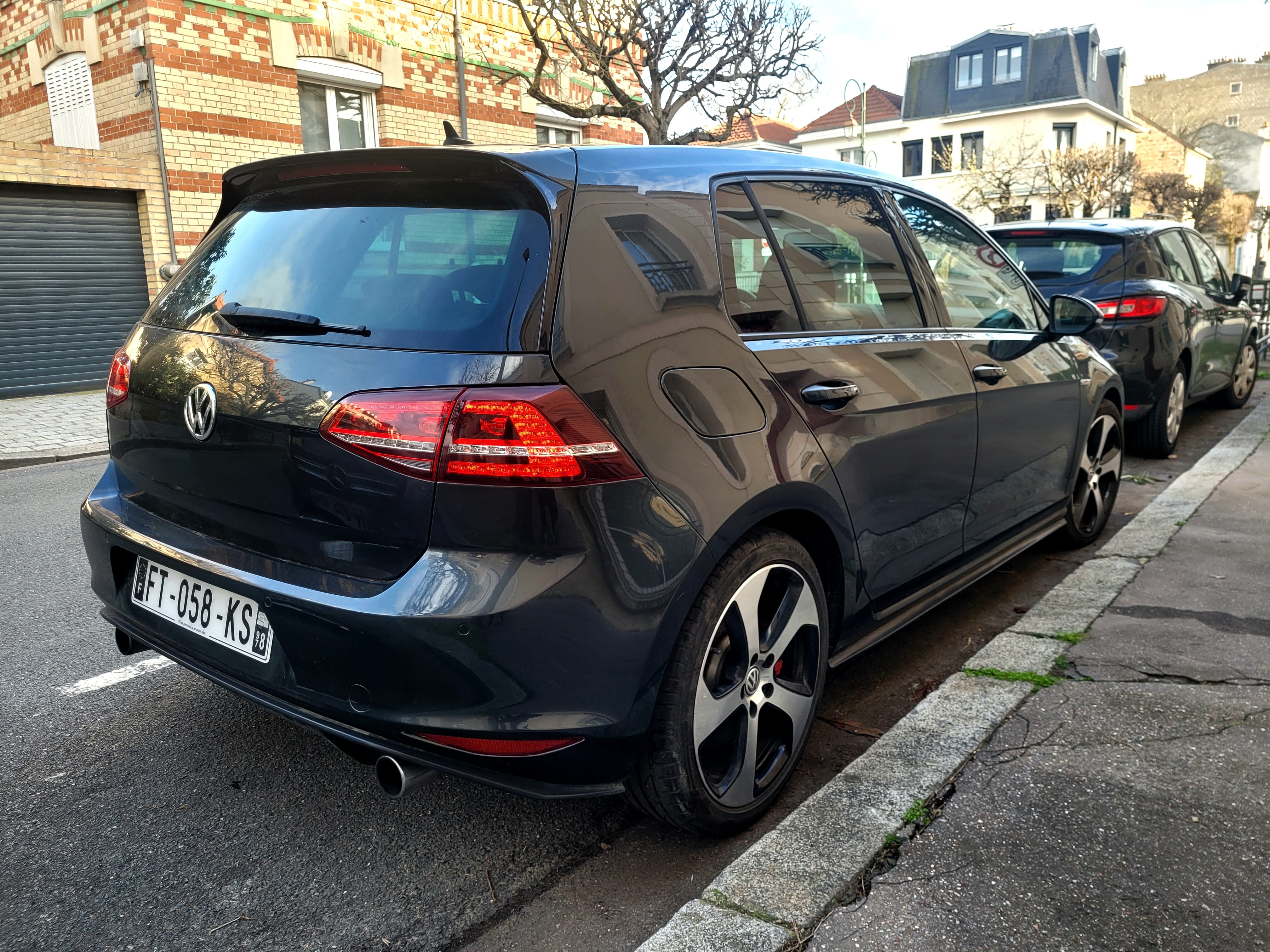 Volkswagen Golf GTI avec GPS
