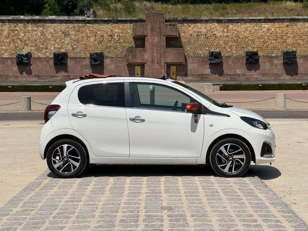 Peugeot 108 Cabriolet Roland Garros (Apple Car Play/Android Auto) avec Climatisation