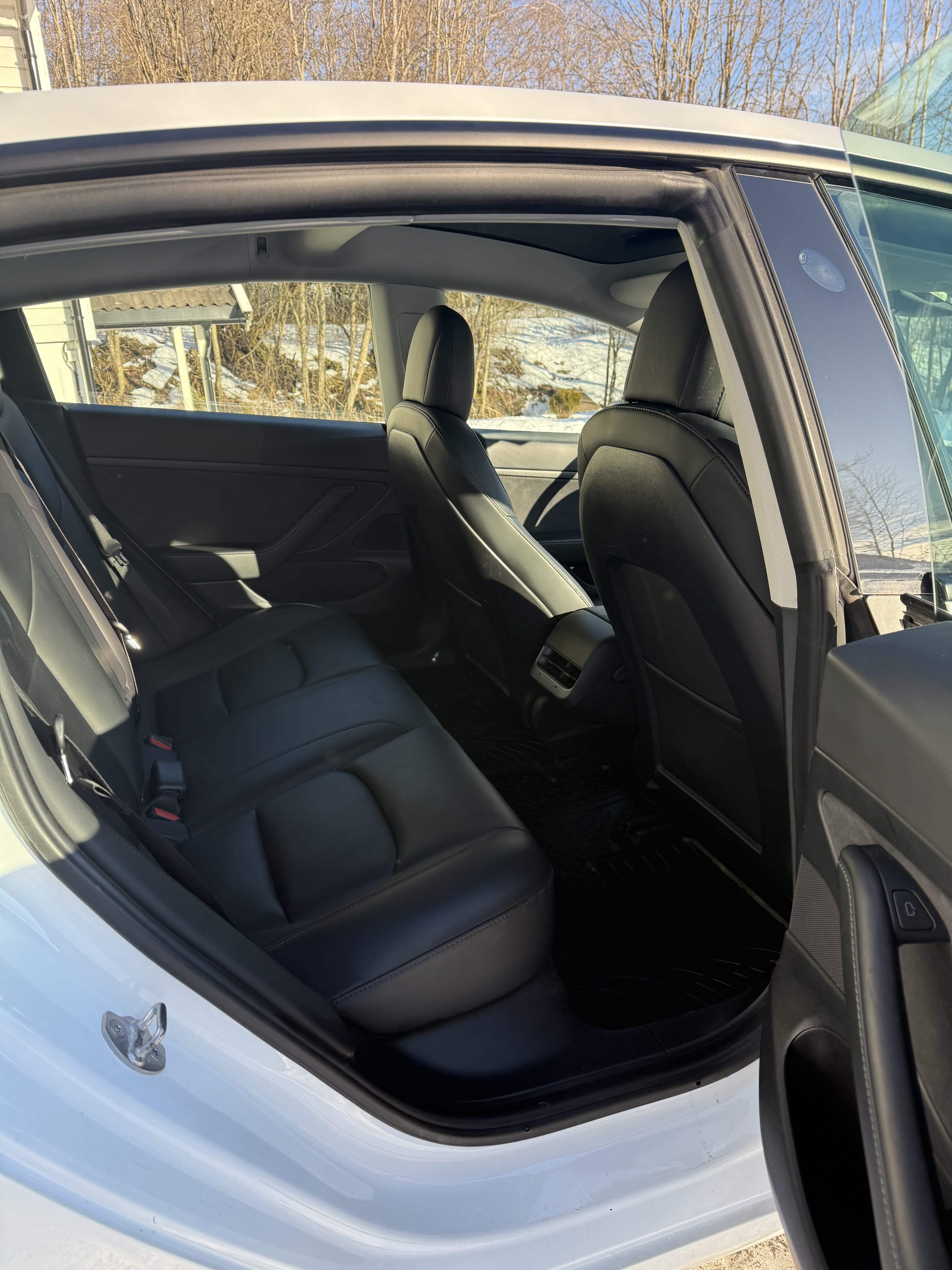 Tesla Model 3 Standard Range Plus 448km range med Dashcam