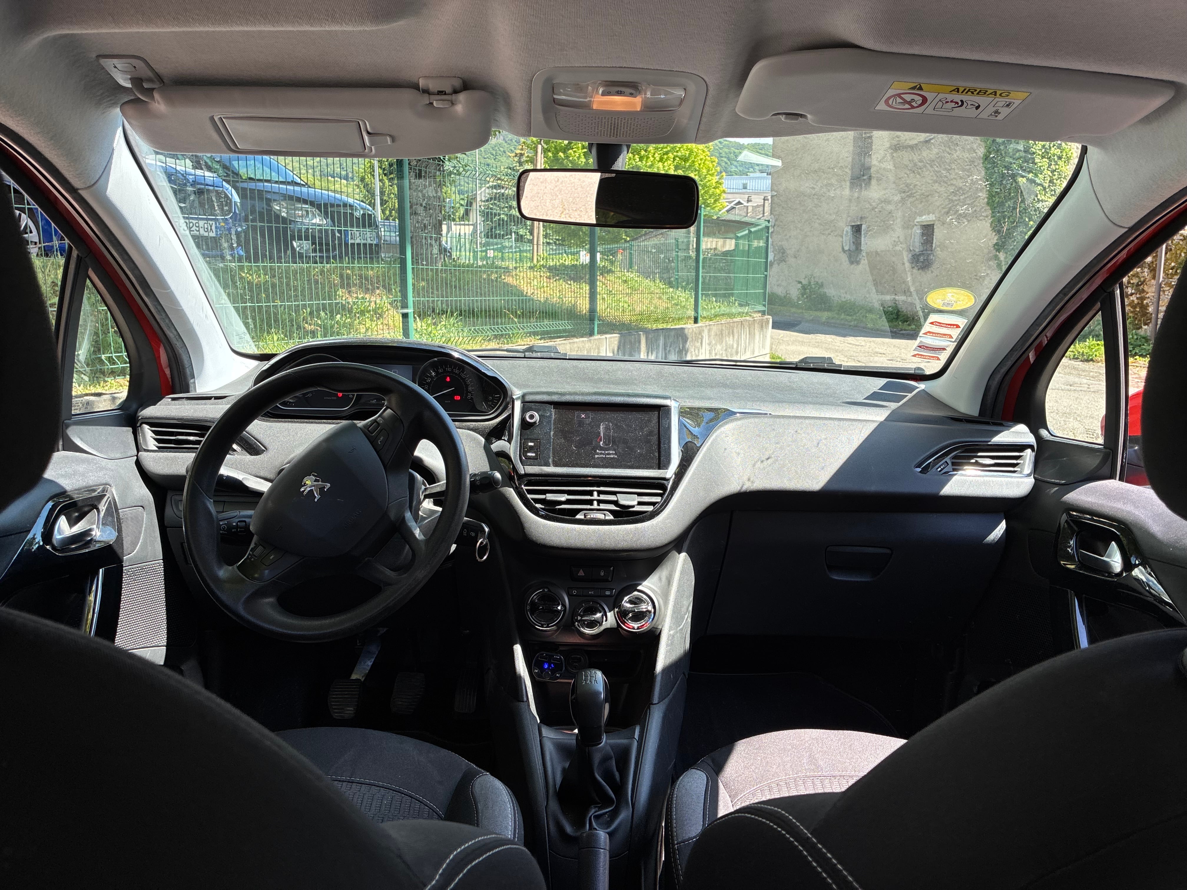 Peugeot 208 avec Siège bébé