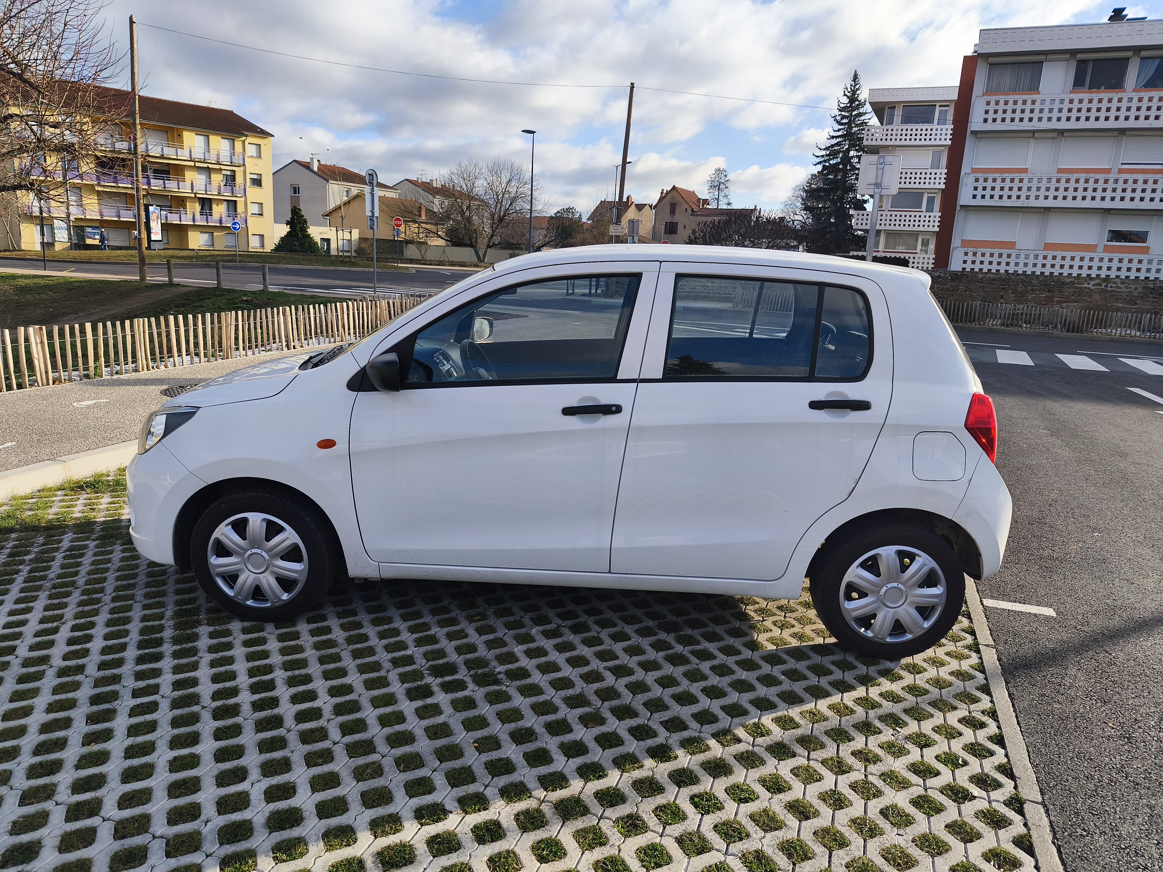Suzuki Celerio avec Pneus neige