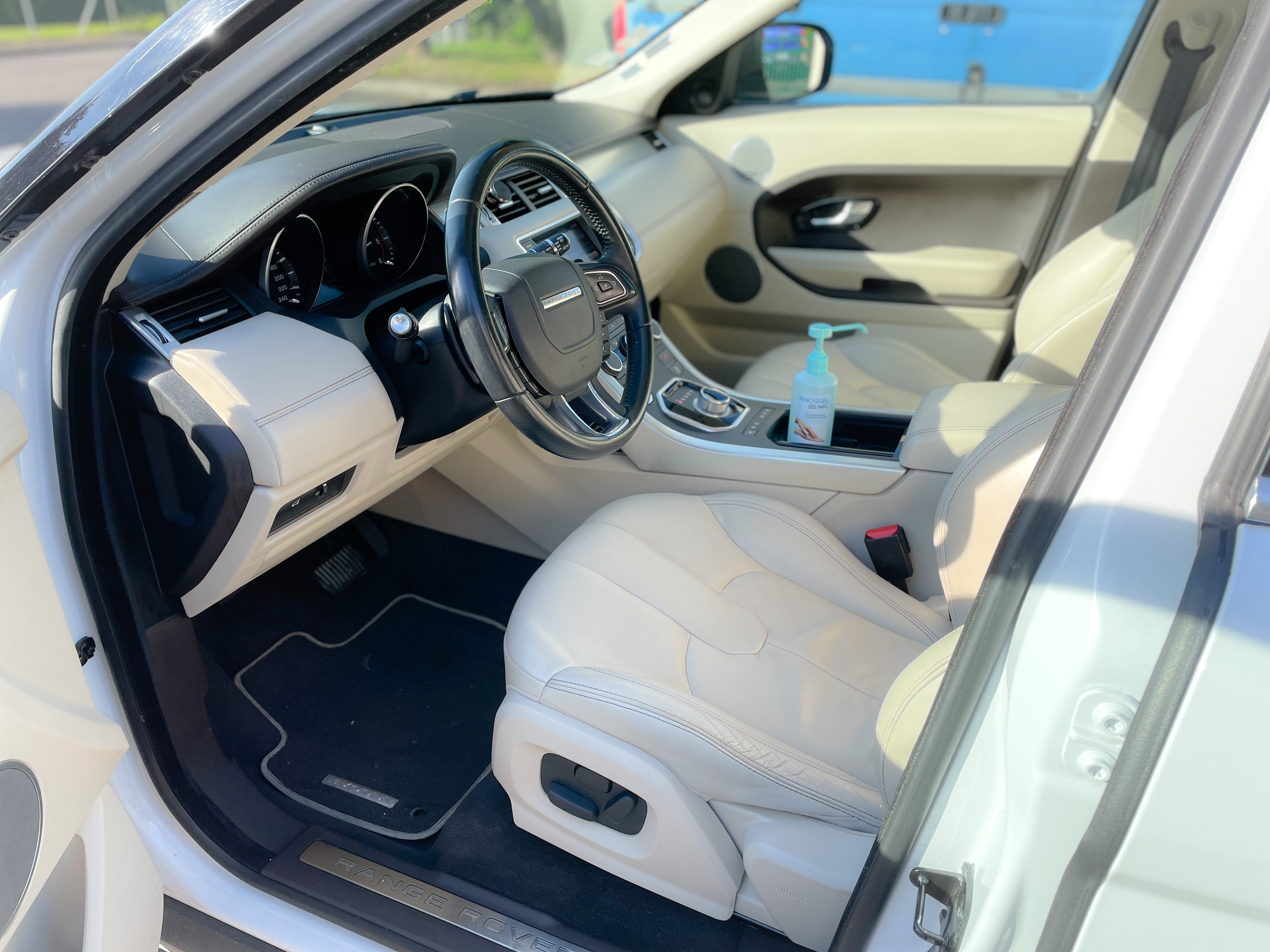 Land-Rover Range Rover Evoque avec Entrée audio / iPod