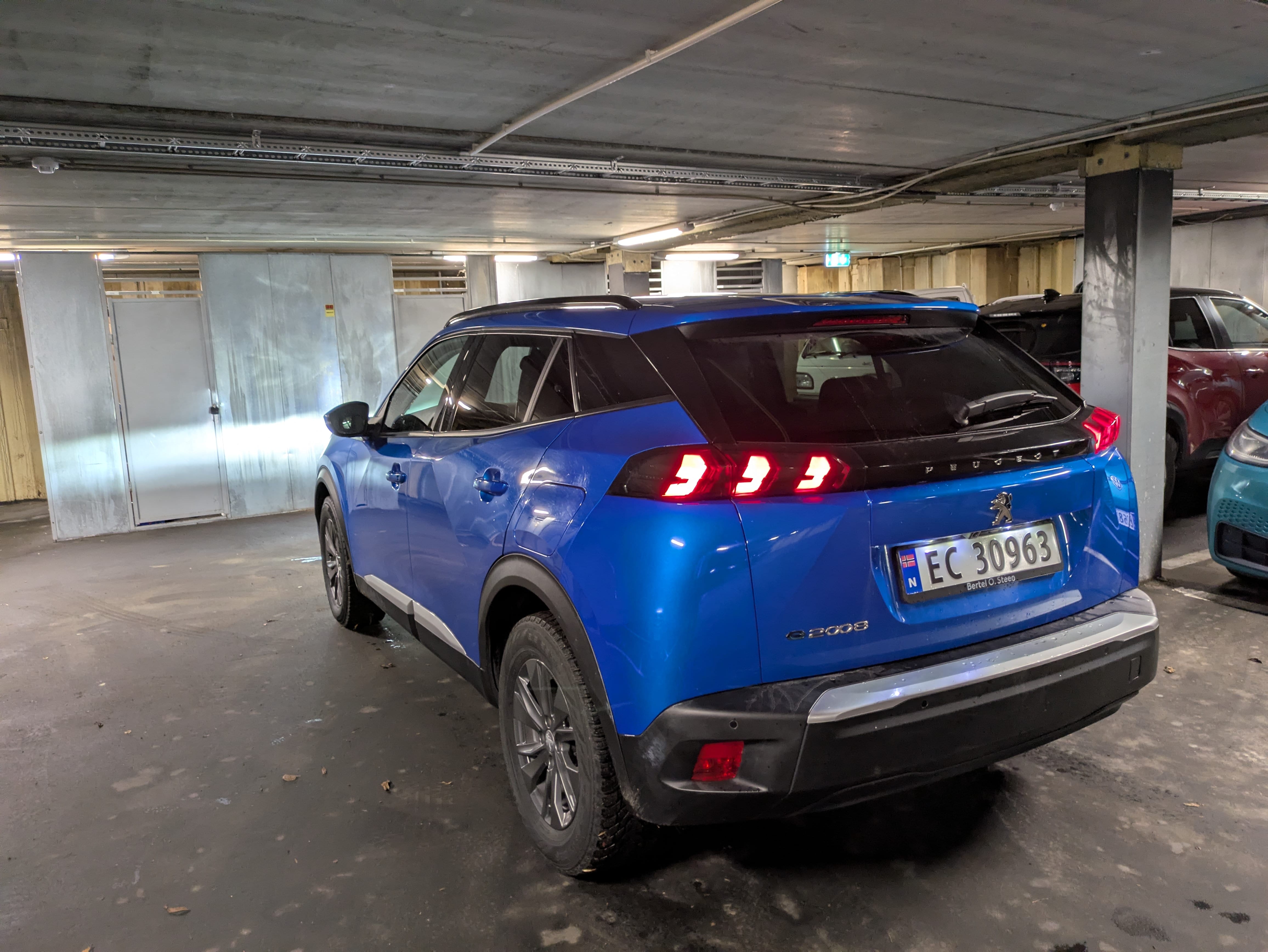 Peugeot e-2008 mit Rückfahrkamera