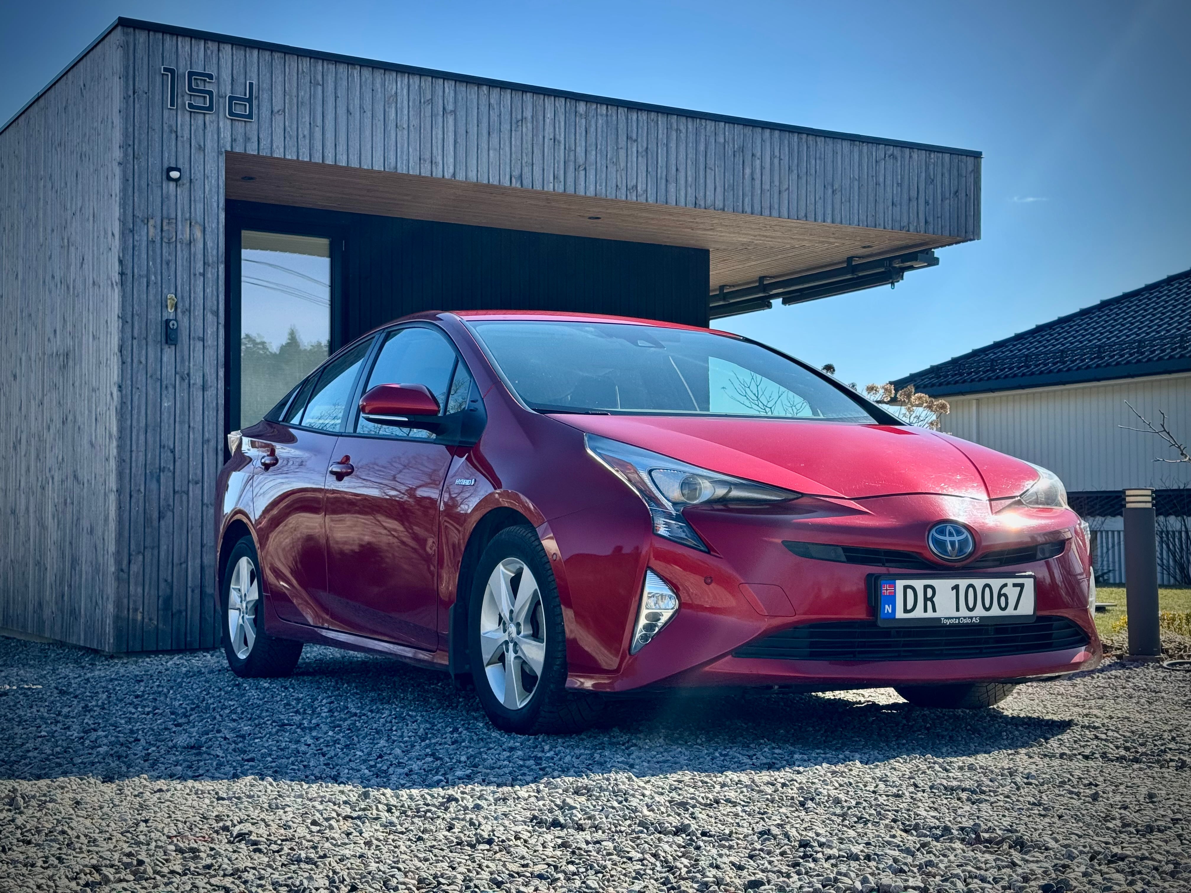 Toyota Prius IV, 2016, Blyfri 95 / Elektrisk (hybrid), automatisk