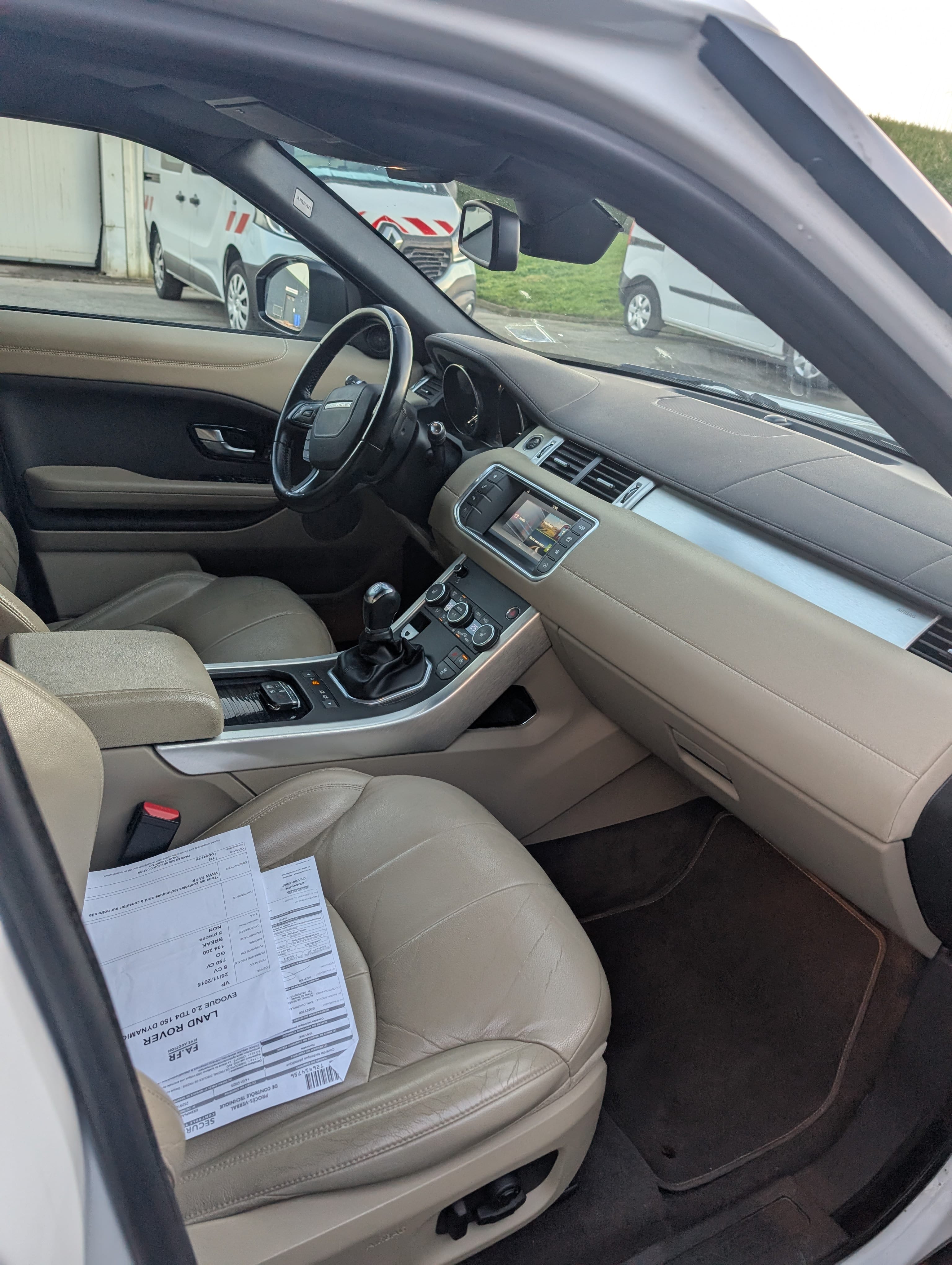 Land-Rover Range Rover Evoque R-Dynamic SE avec Entrée audio / iPod