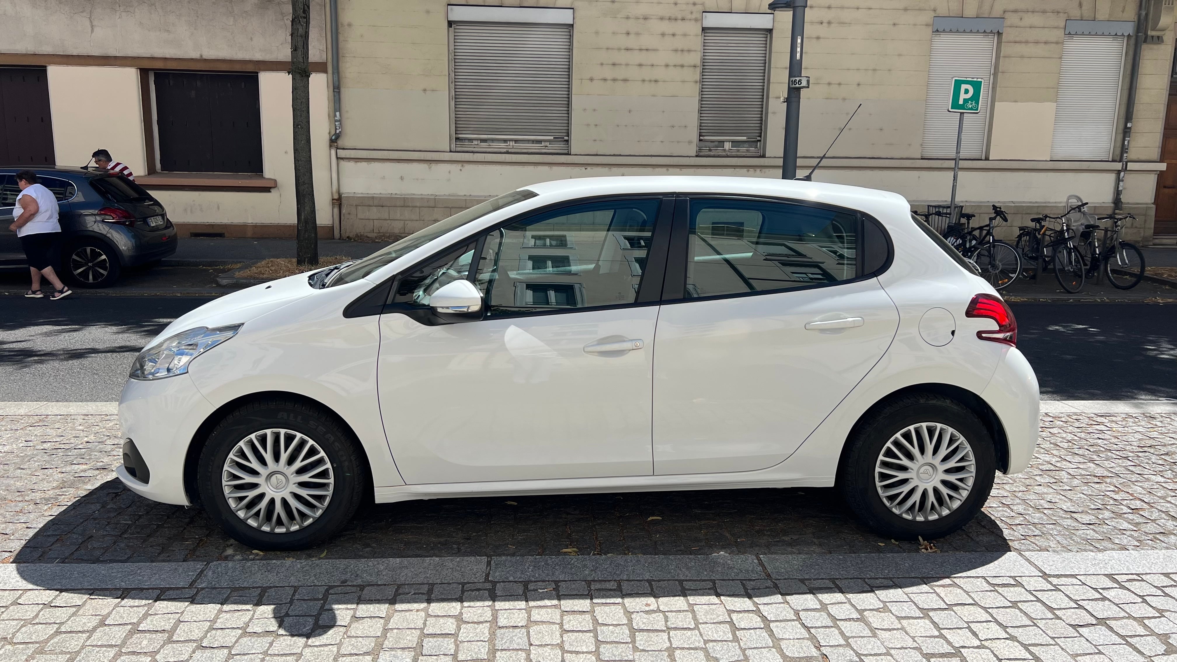 Peugeot 208 avec Climatisation