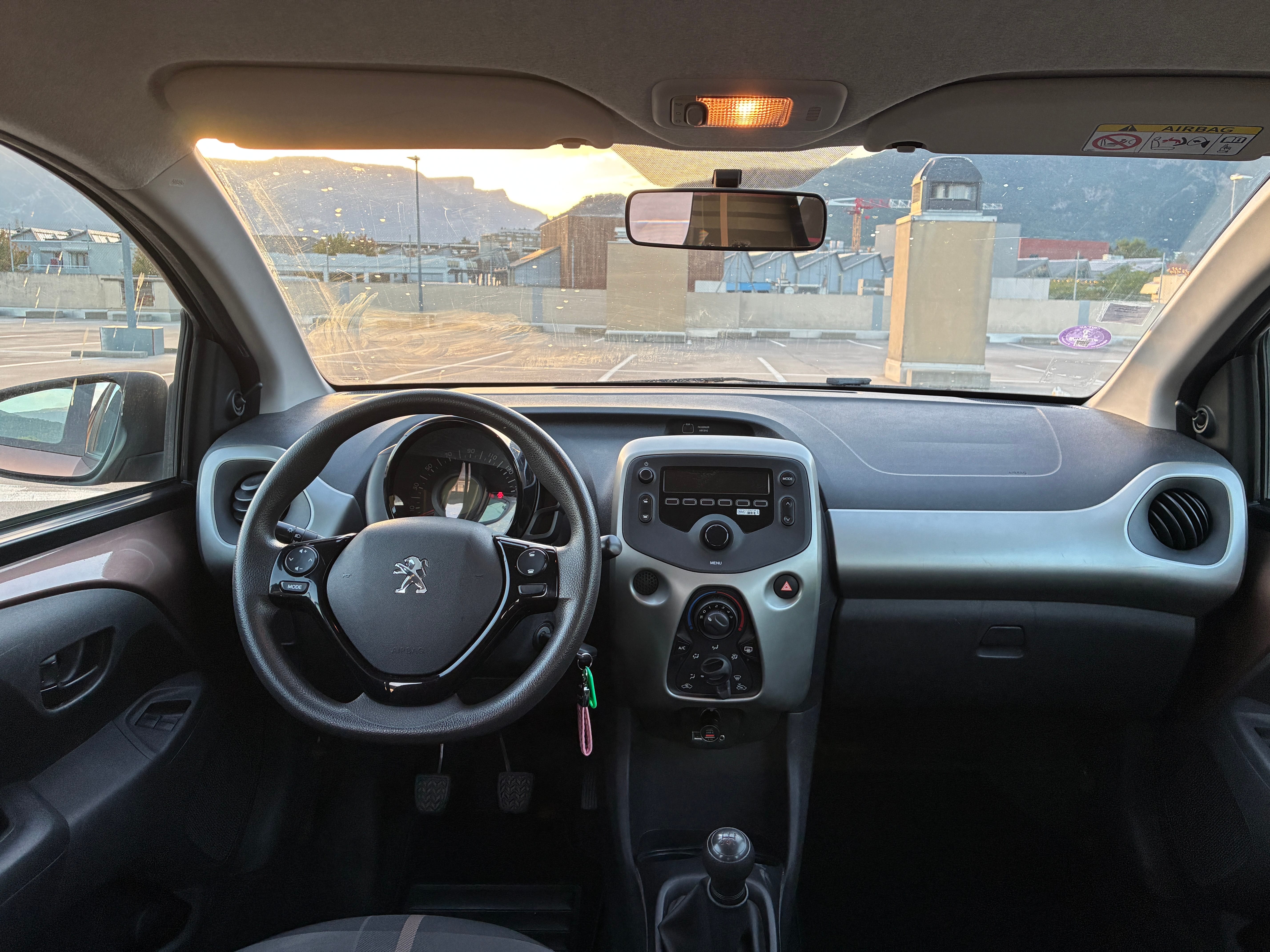 Peugeot 108 - 8 avec Autoradio