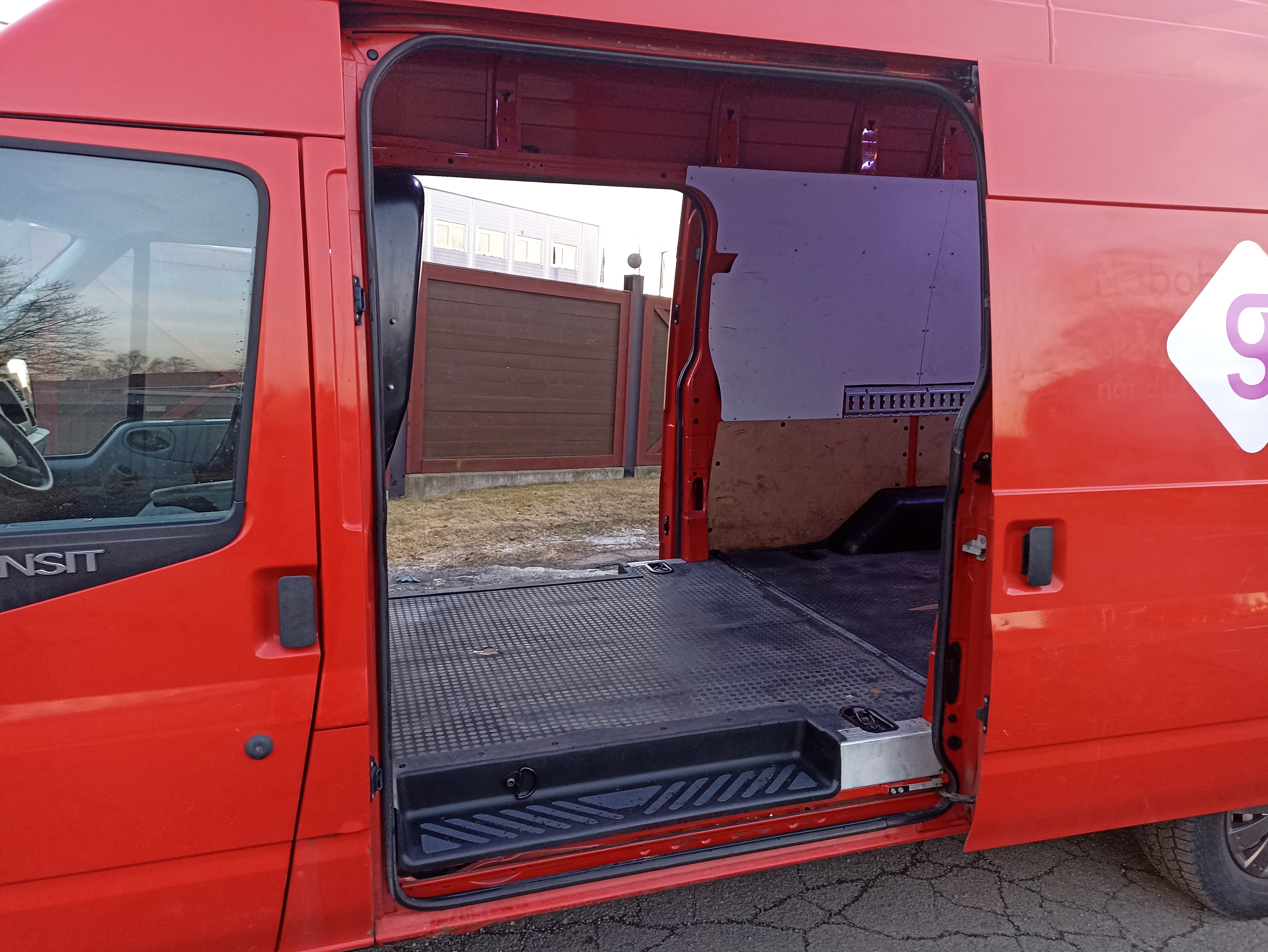Ford Transit Connect Flyttebil med rampe med Lydinngang