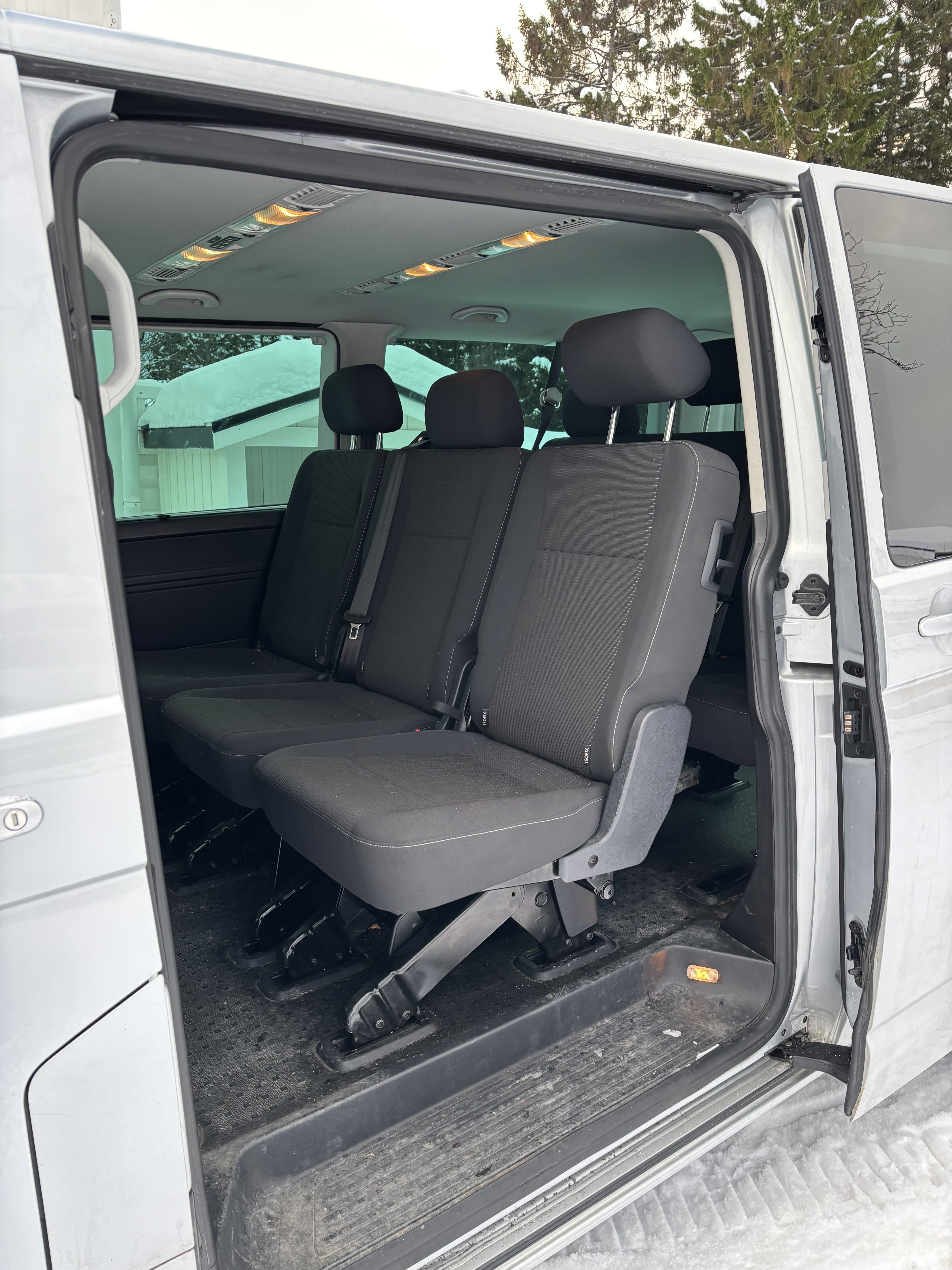 Volkswagen Caravelle met Autostoel baby