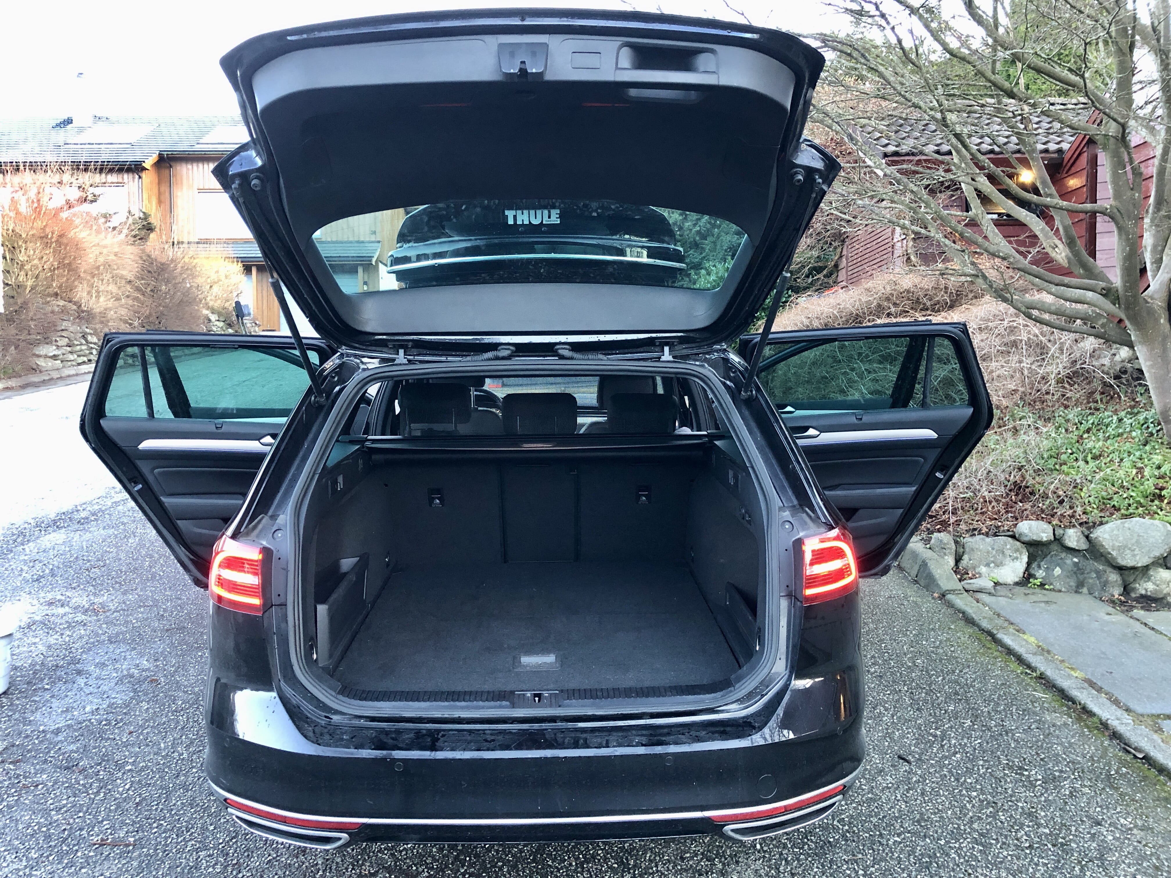 Volkswagen Passat GTE with Baby seat