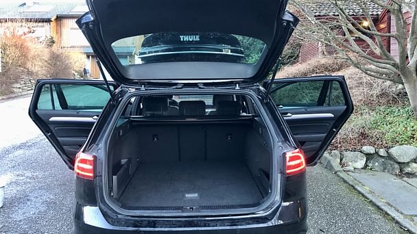 Volkswagen Passat GTE med Babysete