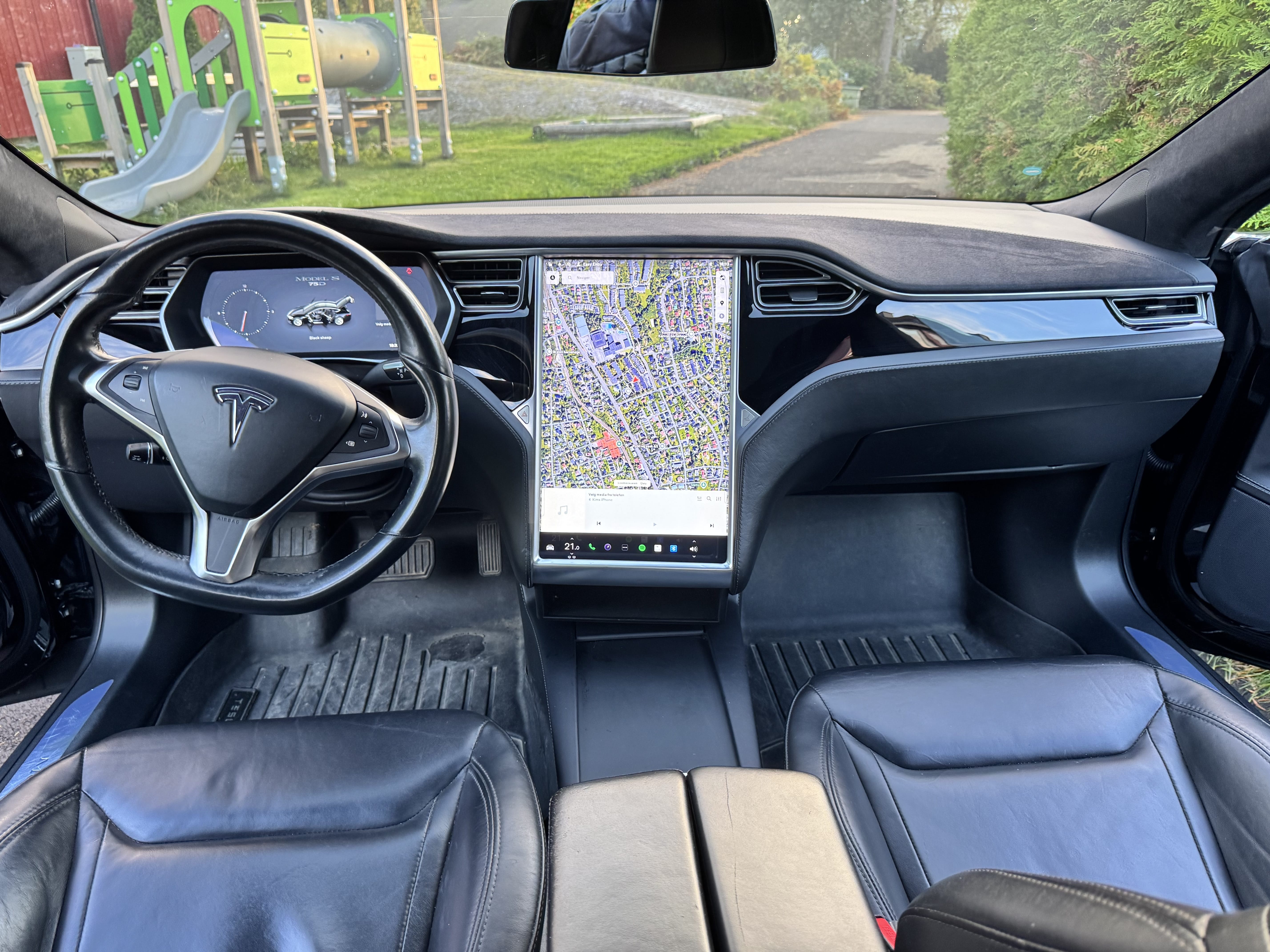 Tesla Model S 75D with Cruise control